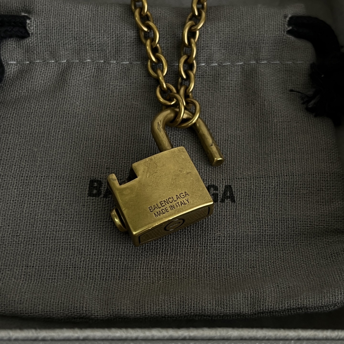 】原单货🔹🔹新品 巴黎世家 项链Balenciaga 做旧款🔹专柜一致 黄铜材质 古金电镀 火爆款出货 