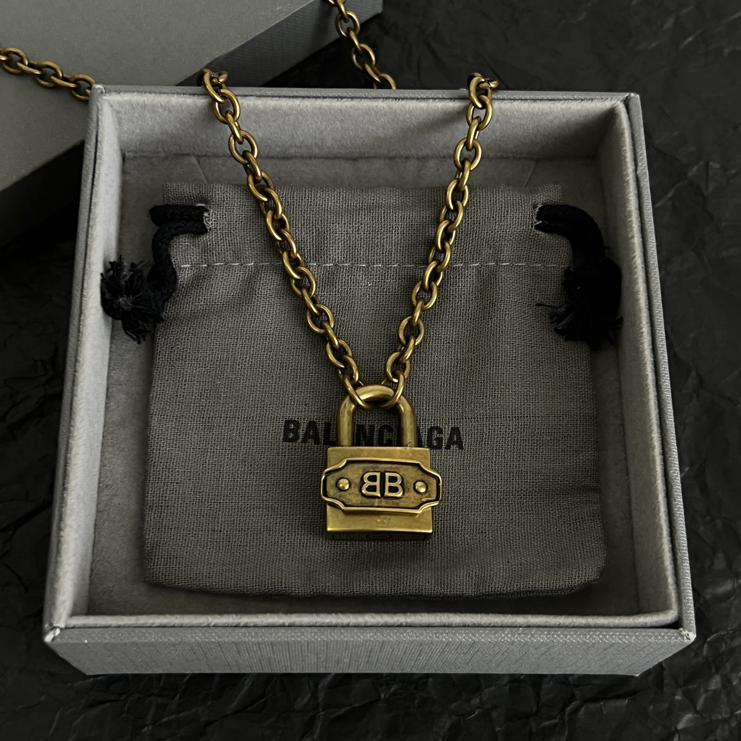 】原单货🔹🔹新品 巴黎世家 项链Balenciaga 做旧款🔹专柜一致 黄铜材质 古金电镀 火爆款出货 