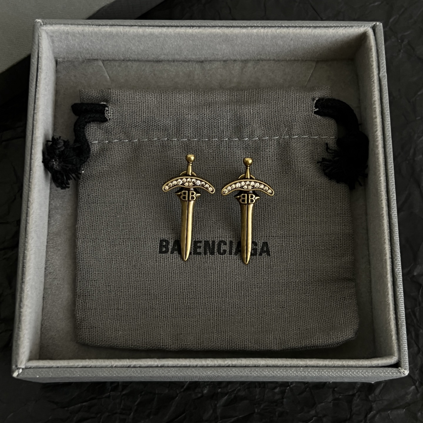 】 巴黎世家 Balenciaga 耳钉  简单大方 大牌金质感饱满 ，搭配衣服超好看 ！！