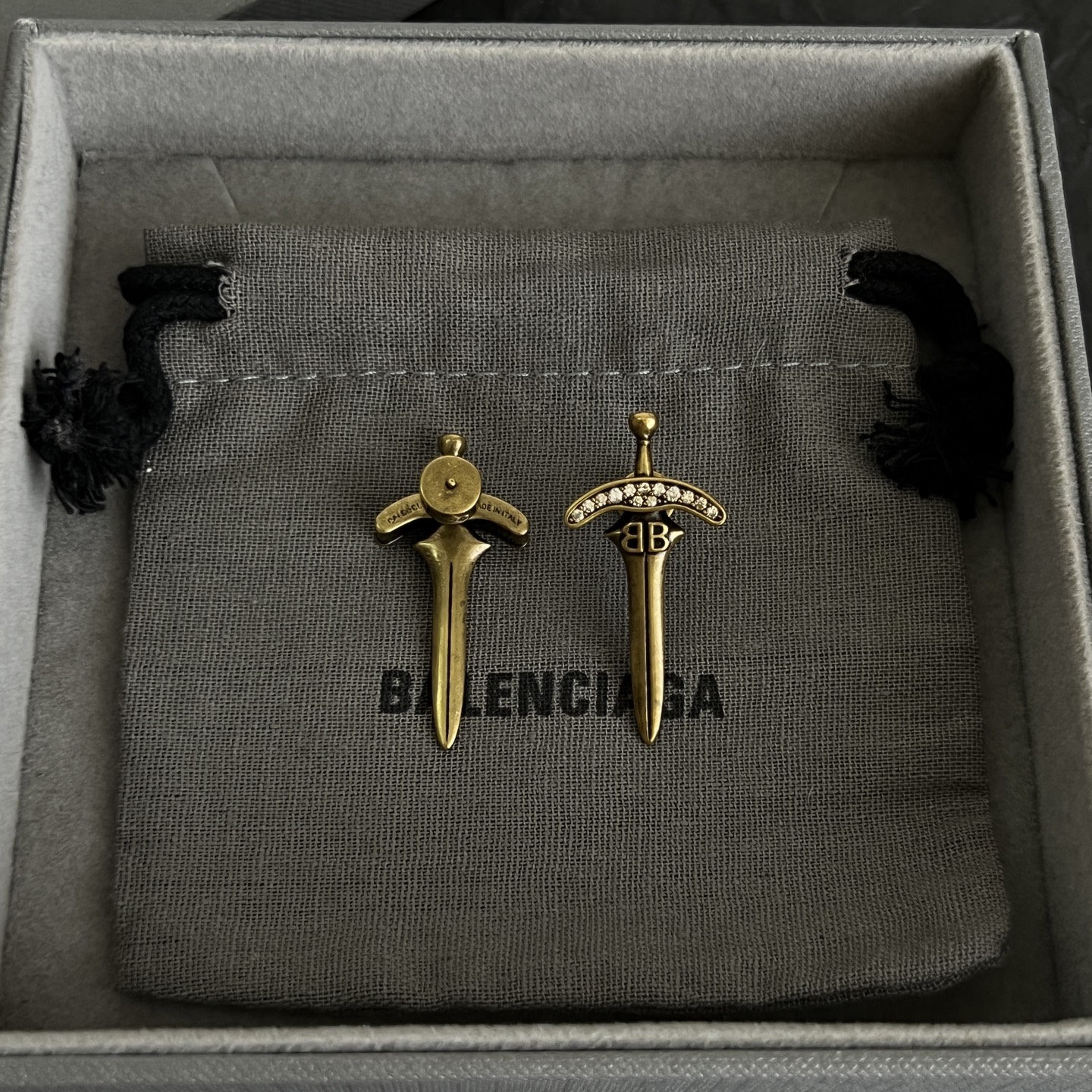】 巴黎世家 Balenciaga 耳钉  简单大方 大牌金质感饱满 ，搭配衣服超好看 ！！