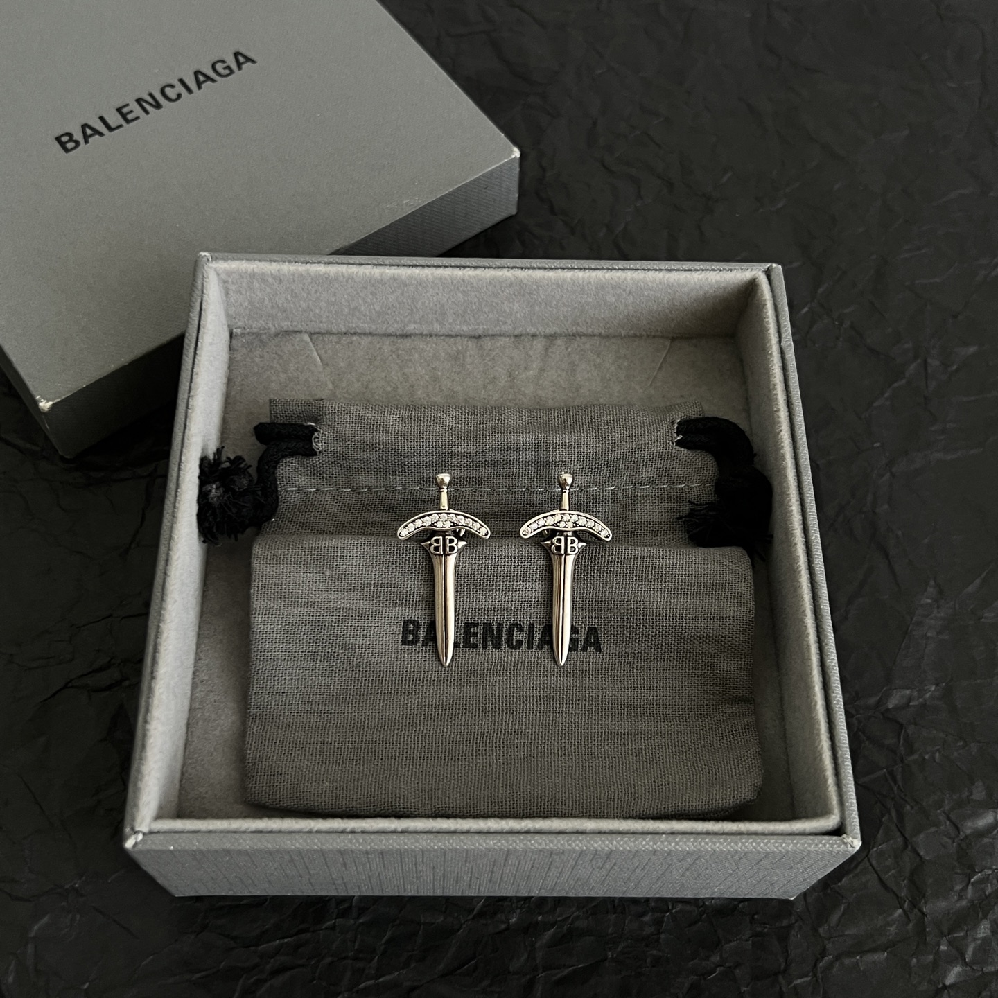 】 巴黎世家 Balenciaga 耳钉  简单大方 大牌金质感饱满 ，搭配衣服超好看 ！！