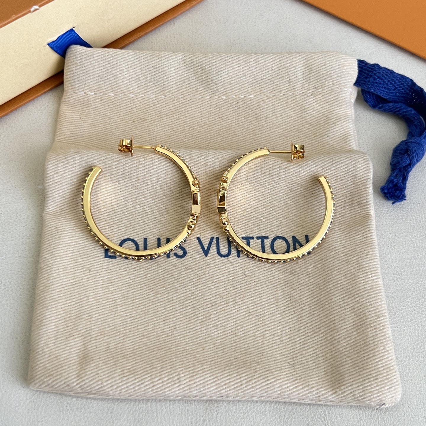 】原单货 LV 耳钉🔹🔹Louis Vuitton 路易威登 🔹专柜一致材质 火爆款出货 设计独特 复古