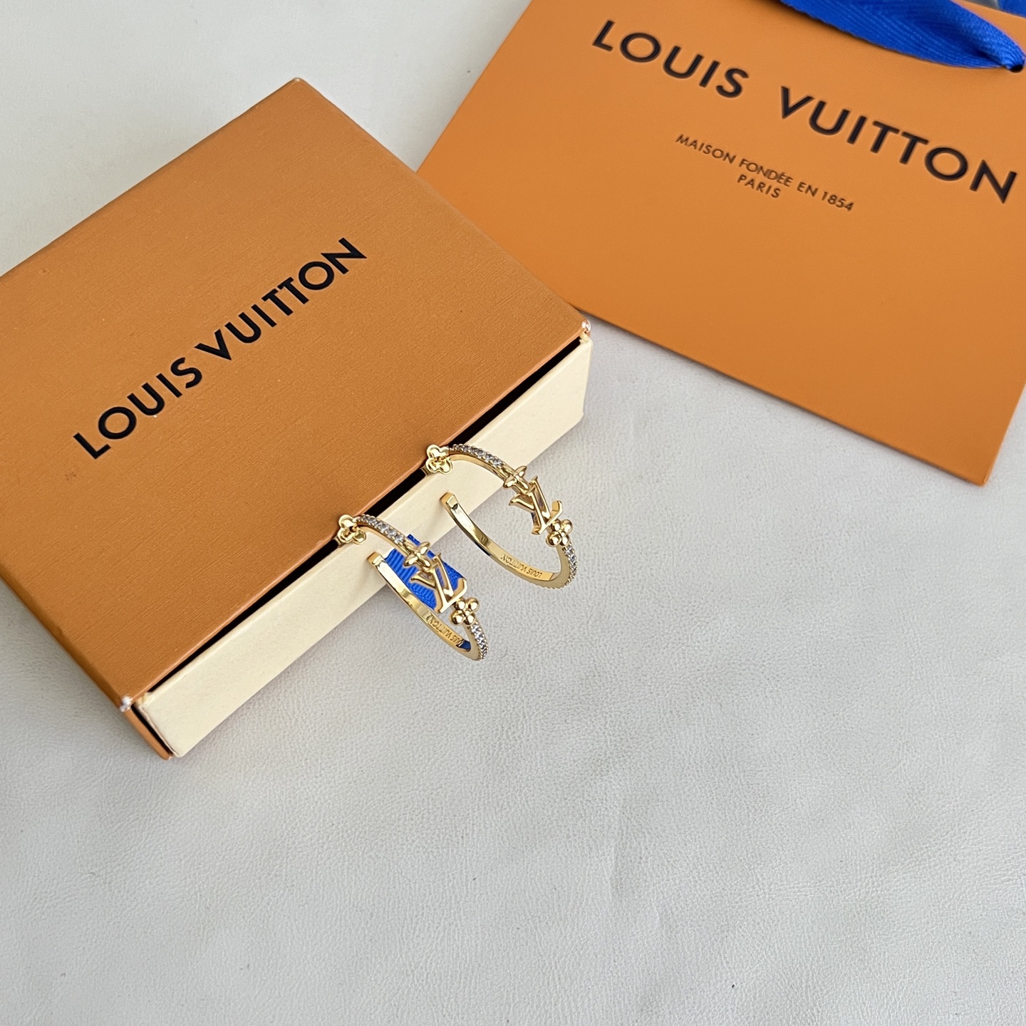 】原单货 LV 耳钉🔹🔹Louis Vuitton 路易威登 🔹专柜一致材质 火爆款出货 设计独特 复古