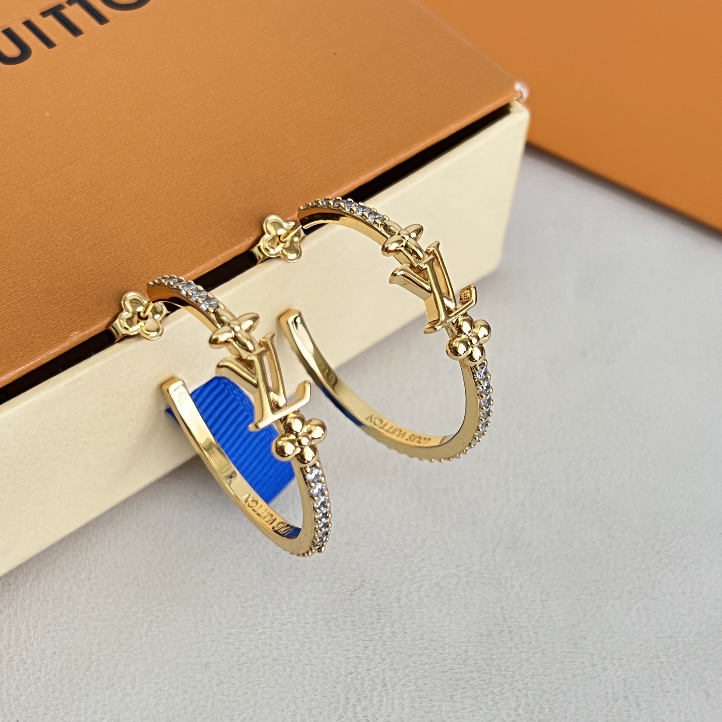 】原单货 LV 耳钉🔹🔹Louis Vuitton 路易威登 🔹专柜一致材质 火爆款出货 设计独特 复古