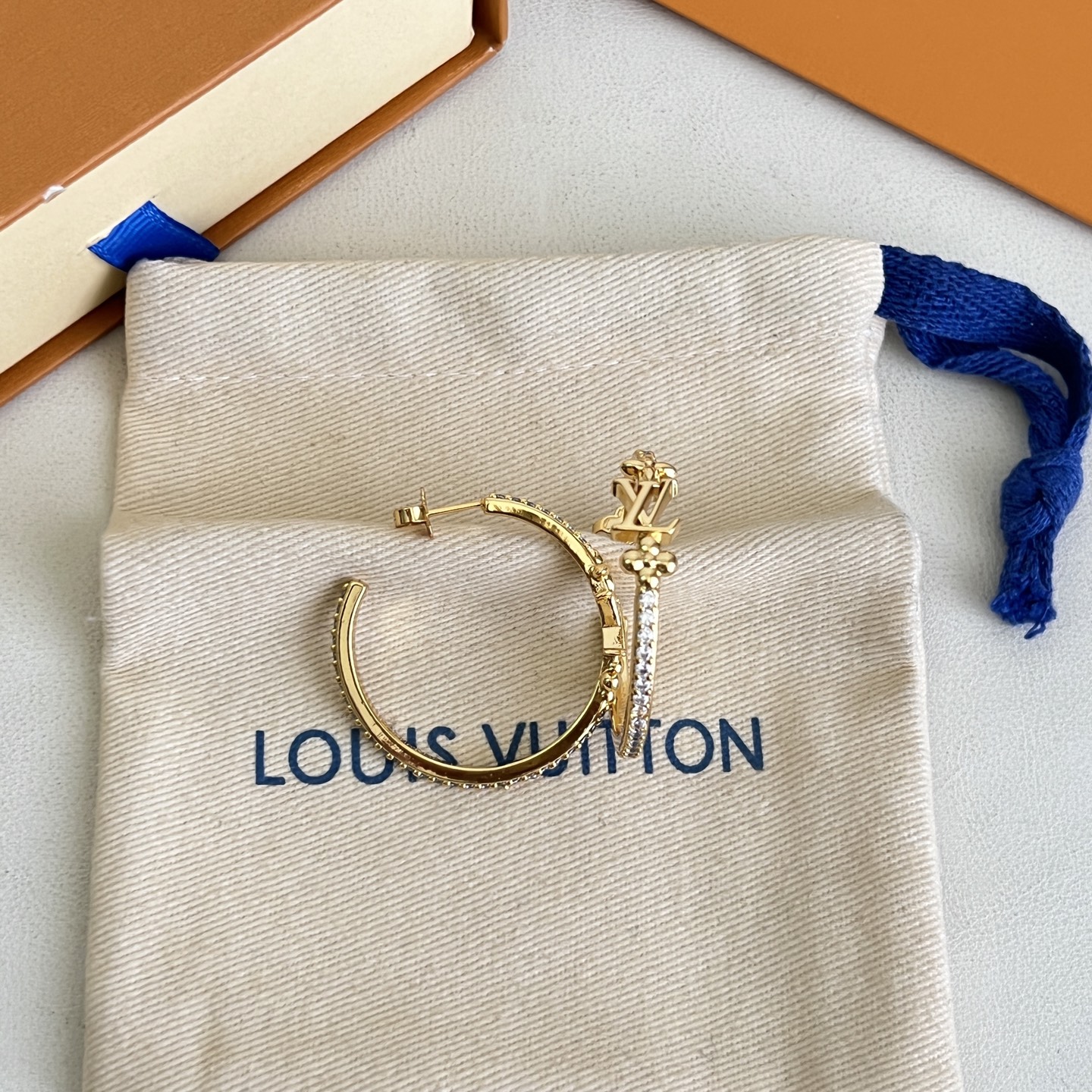 】原单货 LV 耳钉🔹🔹Louis Vuitton 路易威登 🔹专柜一致材质 火爆款出货 设计独特 复古