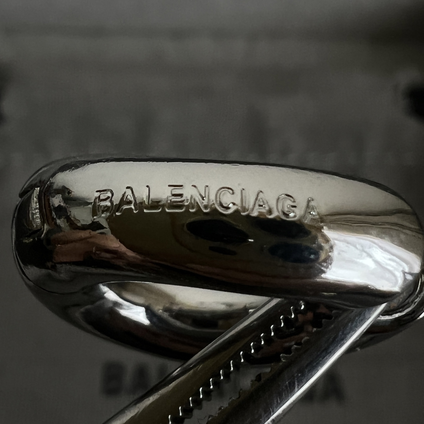 】 巴黎世家  Balenciaga 耳环  简单大方 大牌金质感饱满 ，搭配衣服超好看 ！