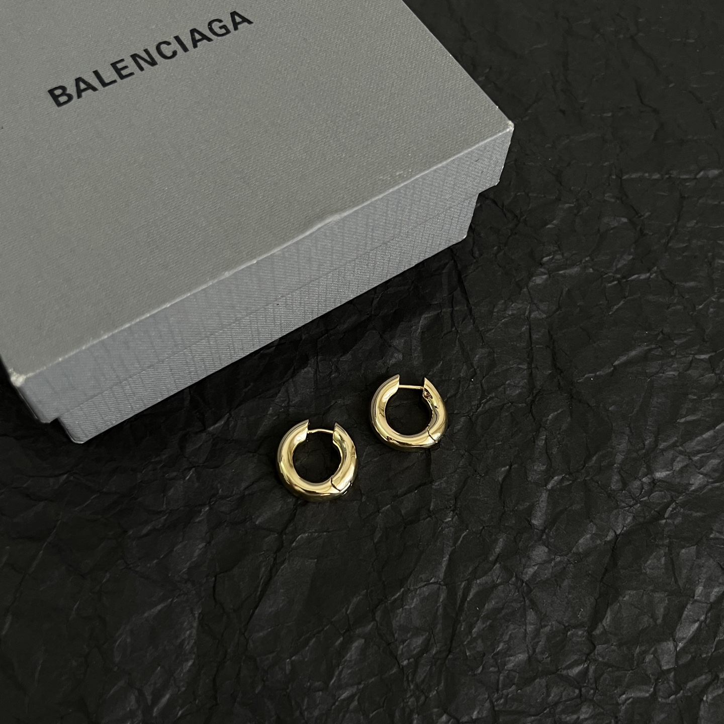 】 巴黎世家  Balenciaga 耳环  简单大方 大牌金质感饱满 ，搭配衣服超好看 ！