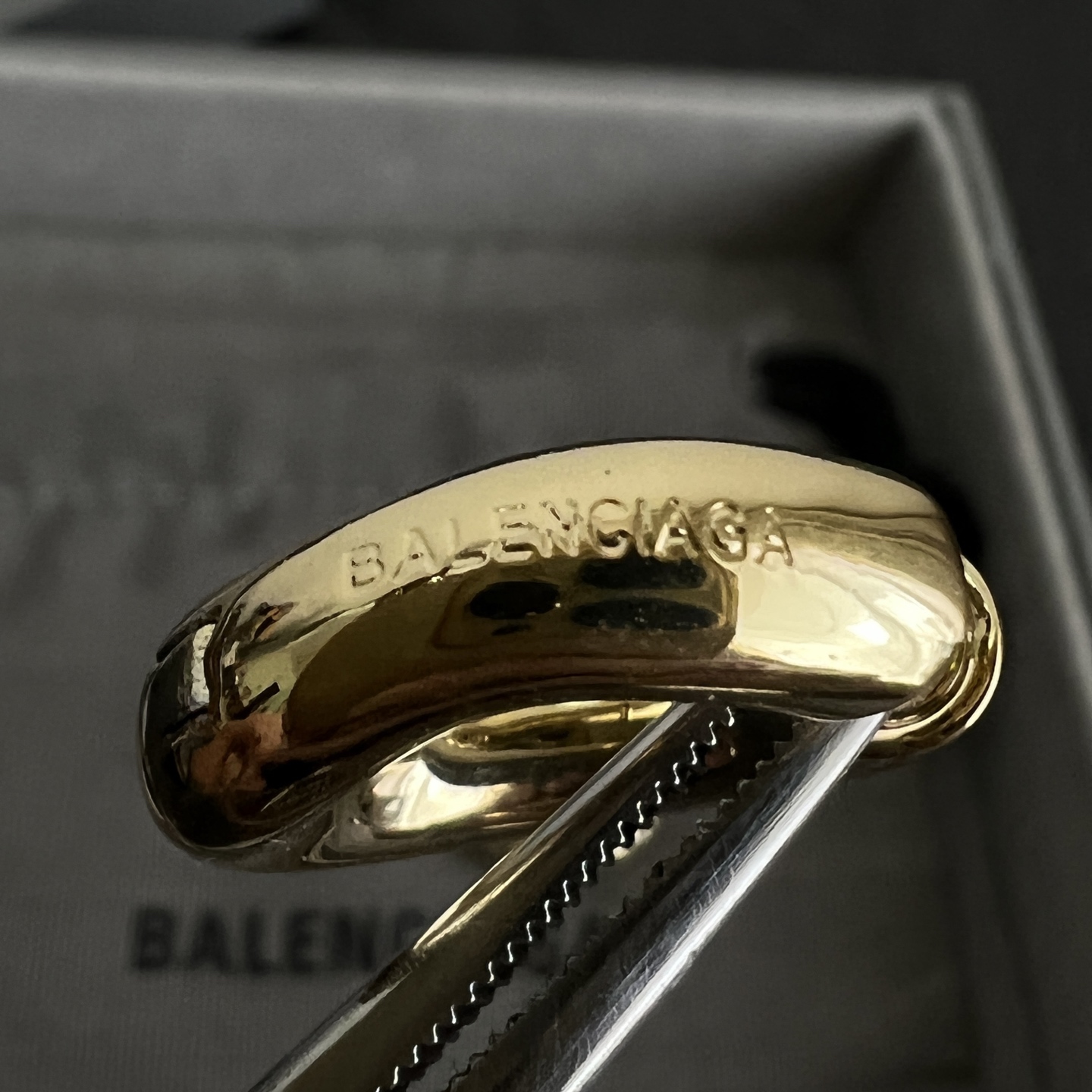】 巴黎世家  Balenciaga 耳环  简单大方 大牌金质感饱满 ，搭配衣服超好看 ！