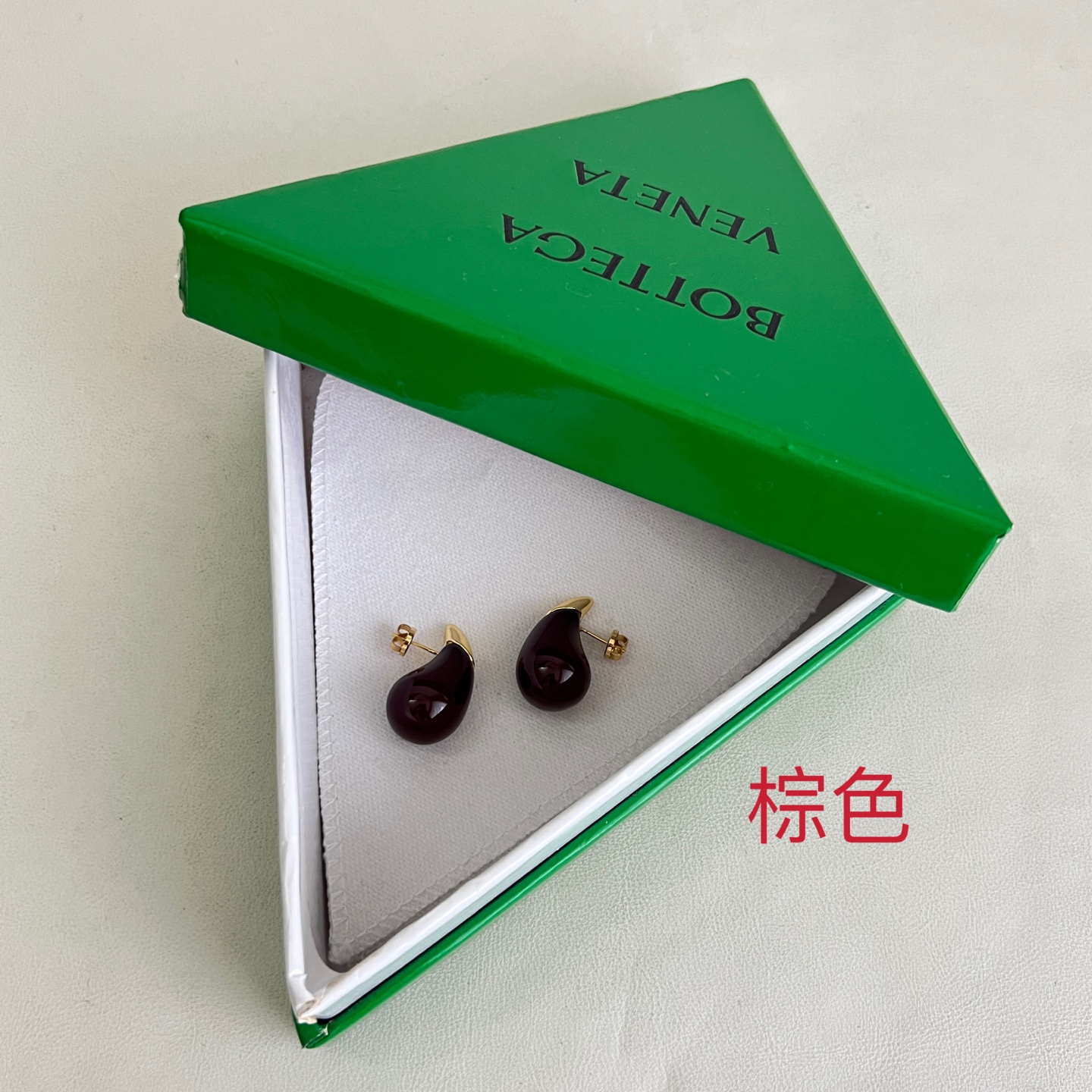 】Bottega Veneta 🆕BV 耳钉  金属感十足  特别特别赞，整体细节非常令人惊喜，设计感十
