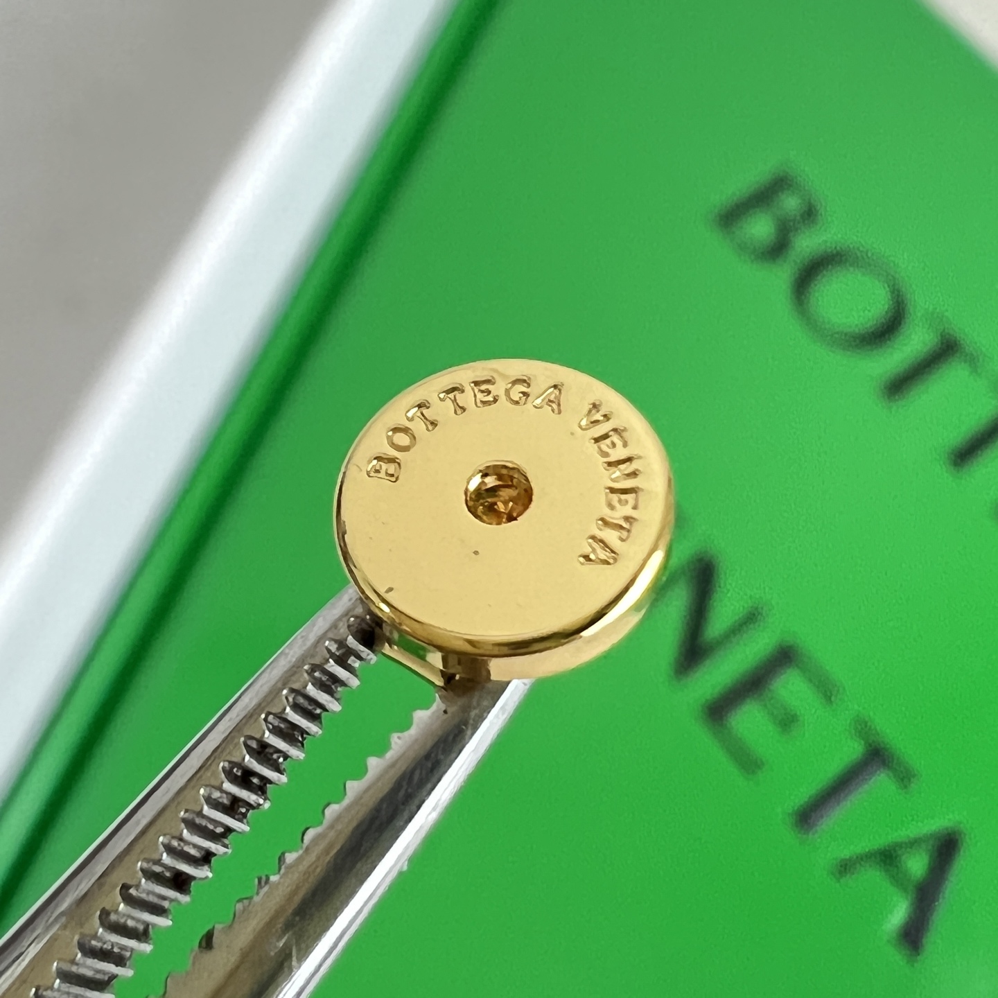 】Bottega Veneta 🆕BV 耳钉  金属感十足  特别特别赞，整体细节非常令人惊喜，设计感十