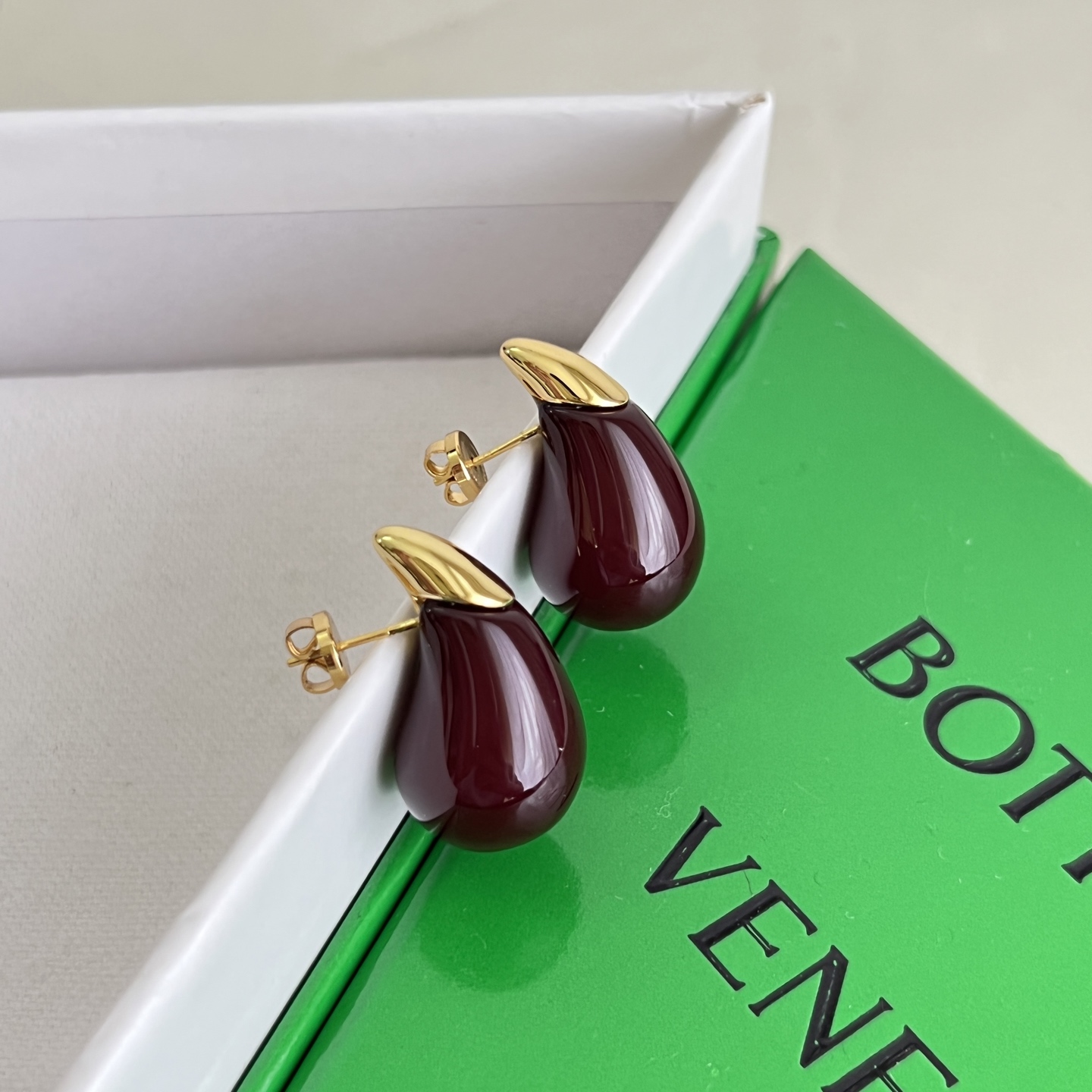 】Bottega Veneta 🆕BV 耳钉  金属感十足  特别特别赞，整体细节非常令人惊喜，设计感十