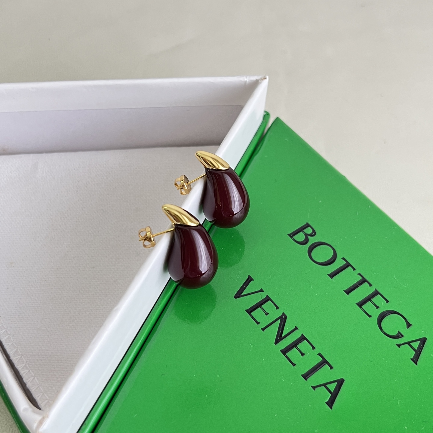 】Bottega Veneta 🆕BV 耳钉  金属感十足  特别特别赞，整体细节非常令人惊喜，设计感十