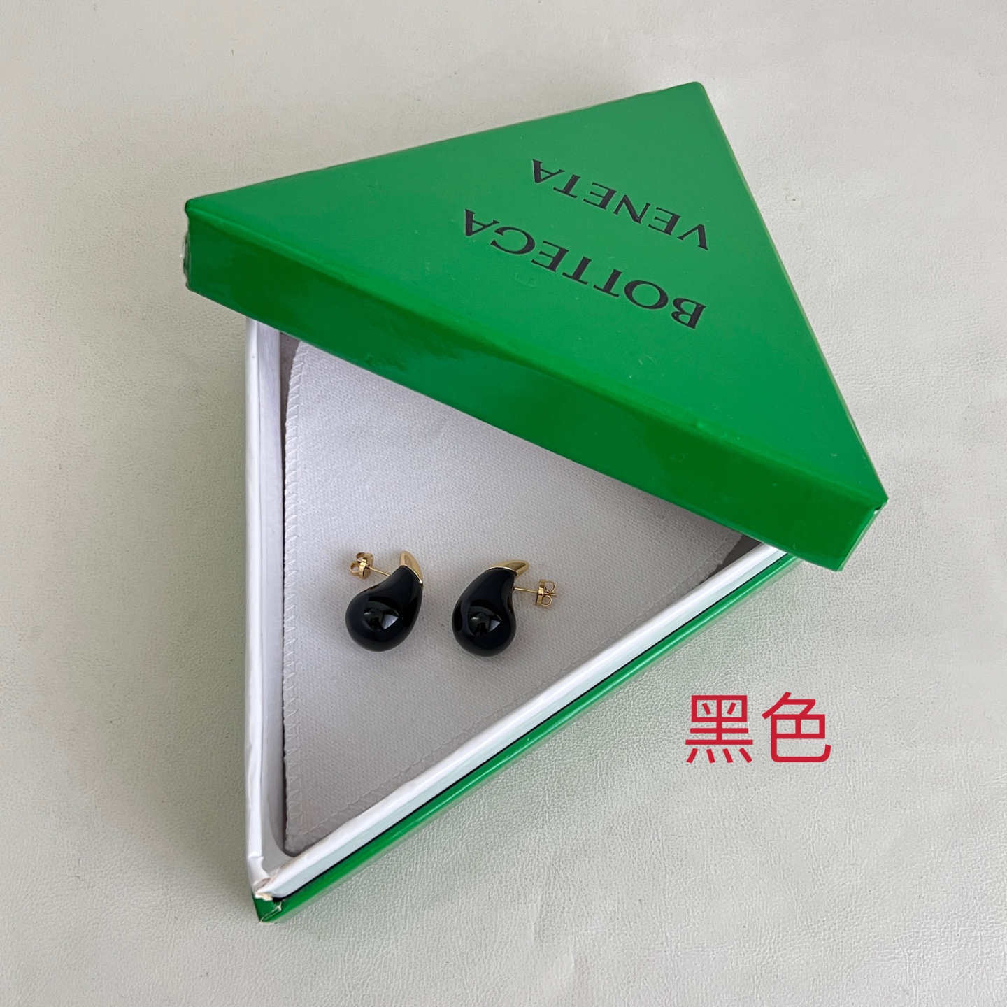 】Bottega Veneta 🆕BV 耳钉  金属感十足  特别特别赞，整体细节非常令人惊喜，设计感十