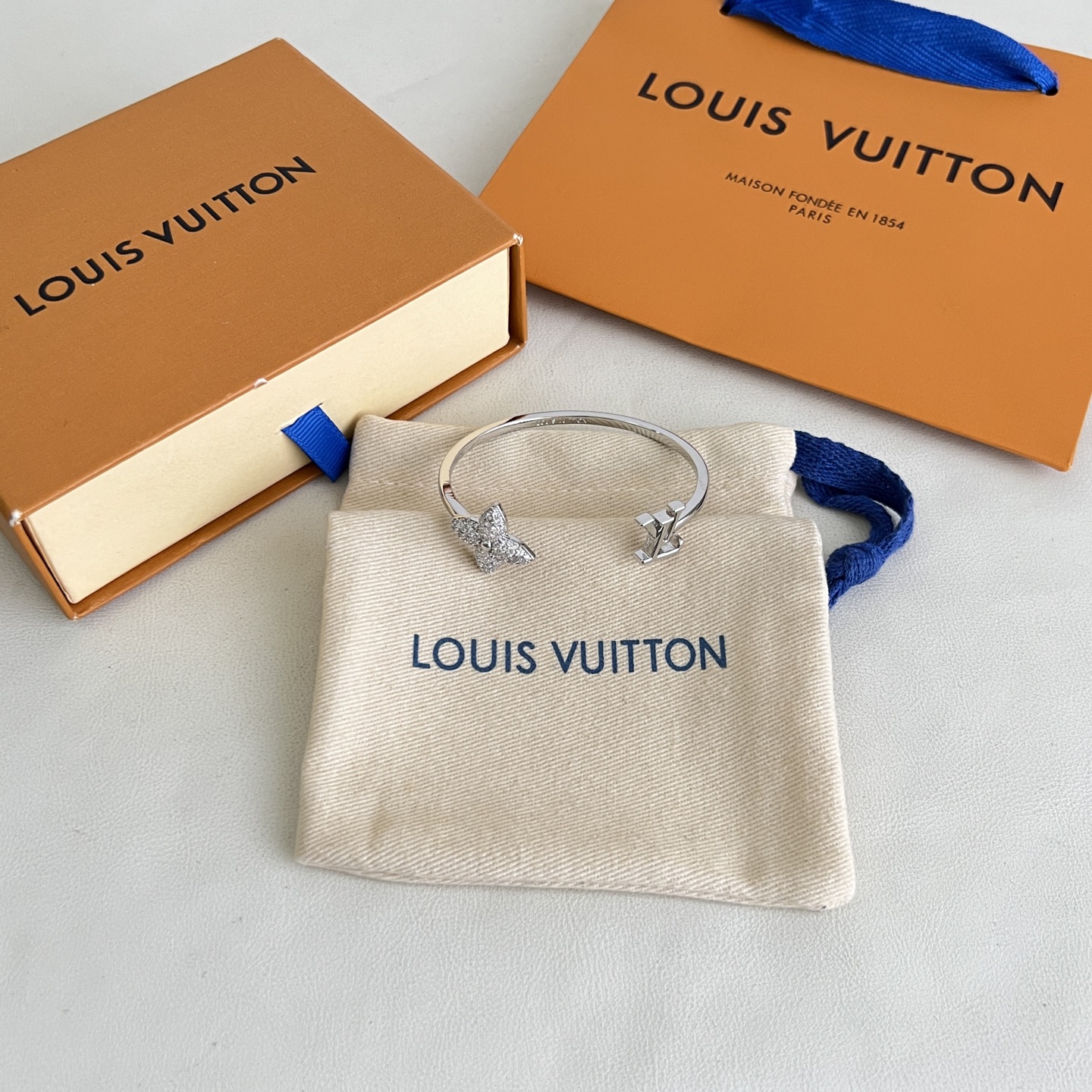 】LV手镯👍原版制作、高版本 厚金电镀✨每一个细节媲美专柜正品，业内仅此一家全世界专柜自购正品打版，这样