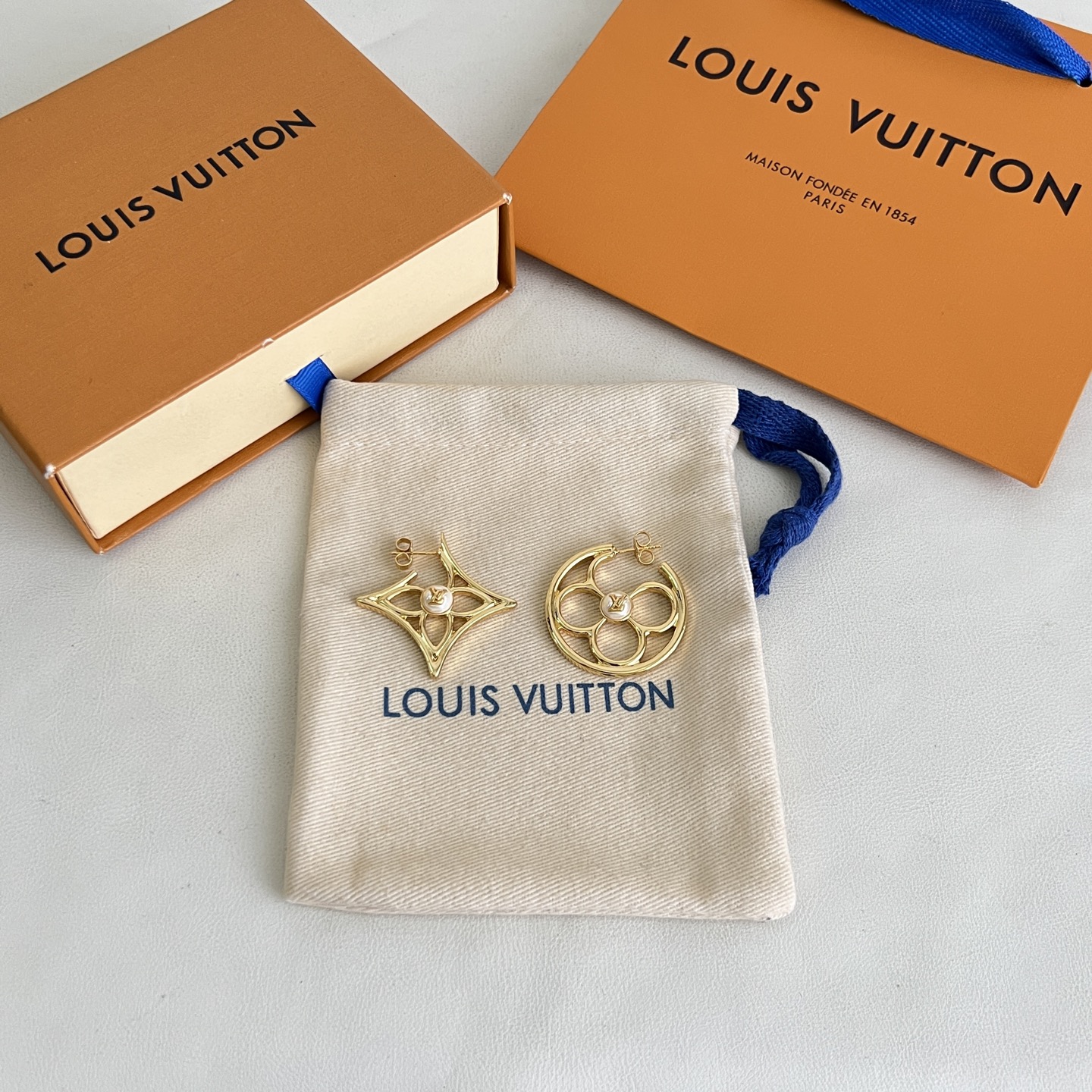 】原单货 LV 耳钉🔹🔹Louis Vuitton 路易威登 🔹专柜一致材质 火爆款出货 设计独特 复古