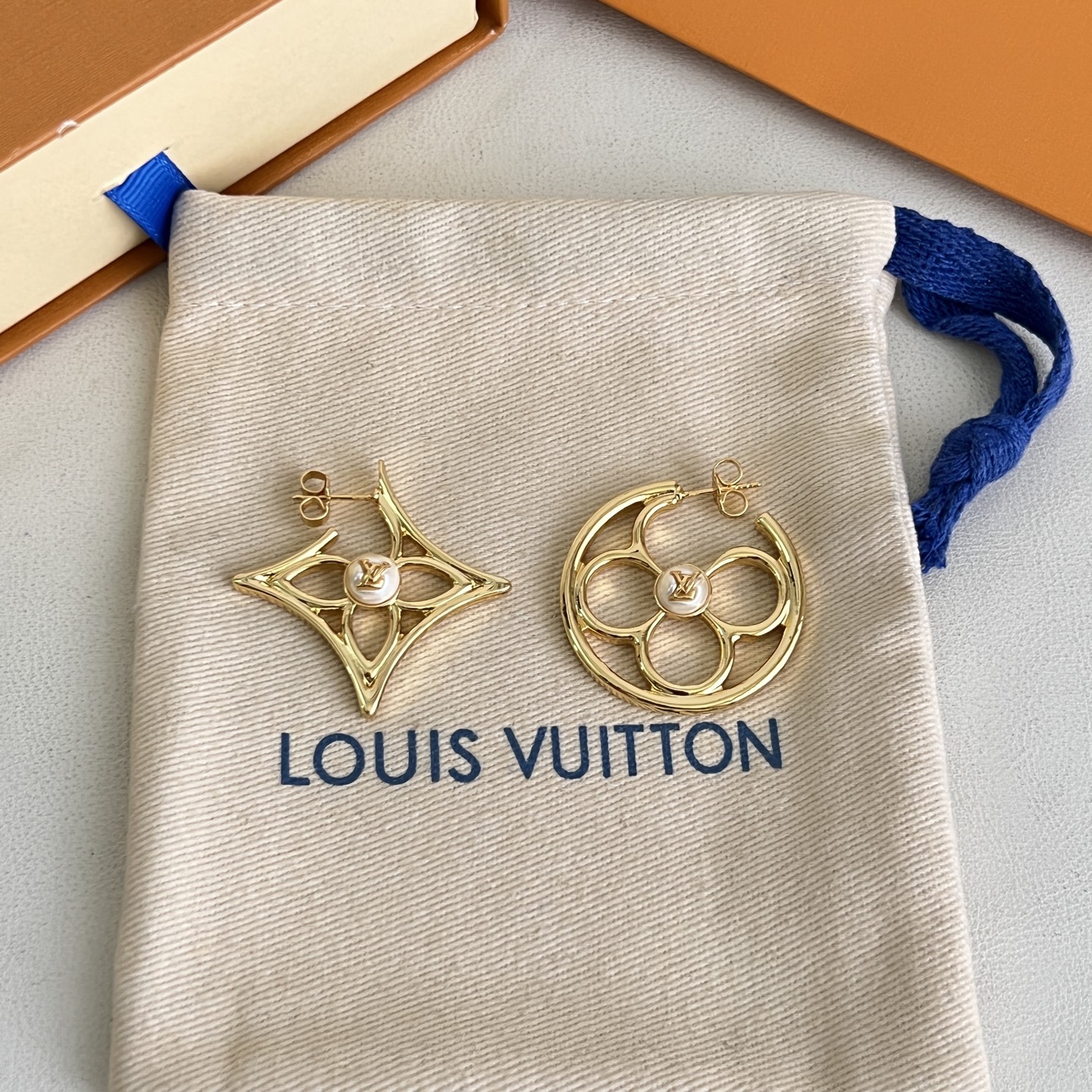 】原单货 LV 耳钉🔹🔹Louis Vuitton 路易威登 🔹专柜一致材质 火爆款出货 设计独特 复古