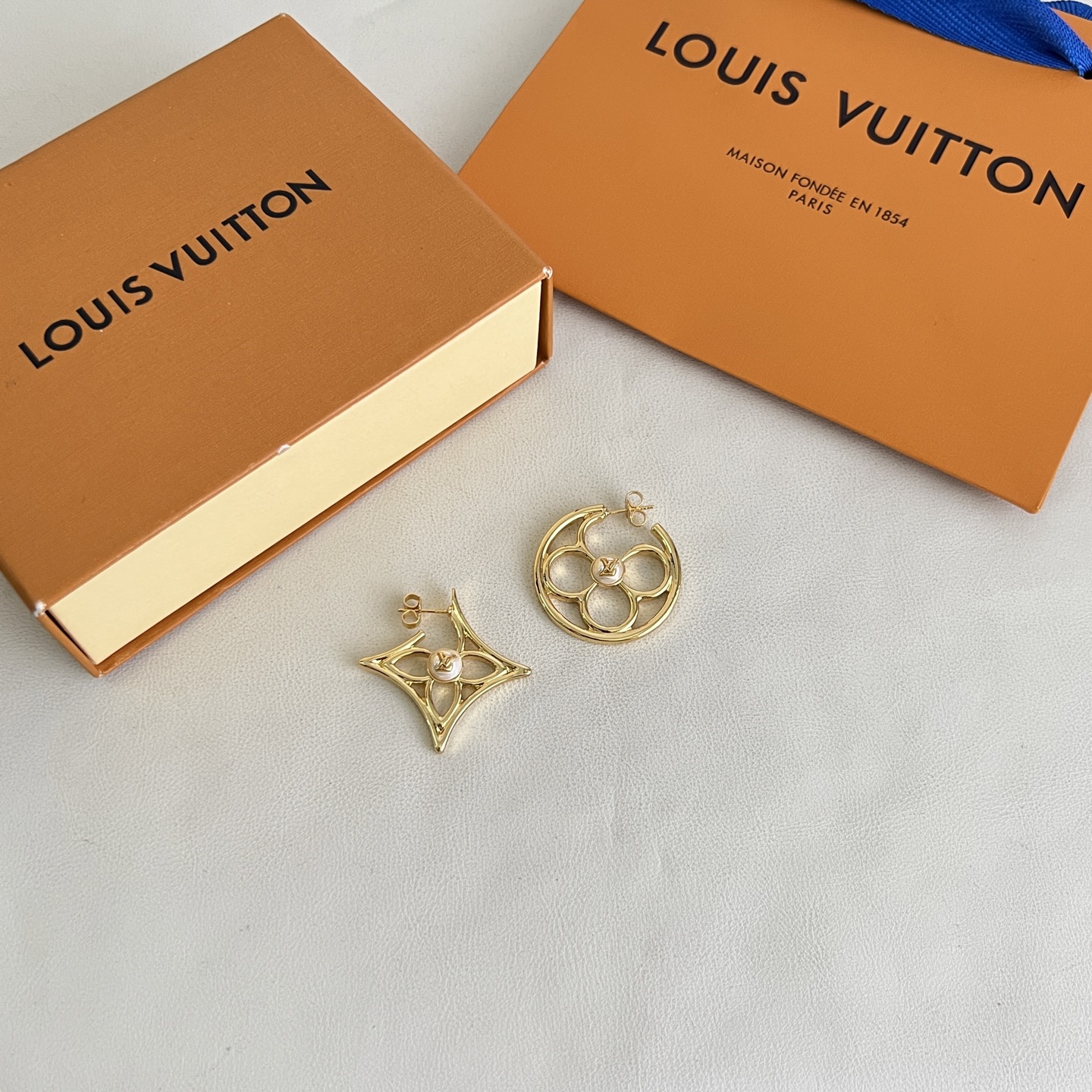 】原单货 LV 耳钉🔹🔹Louis Vuitton 路易威登 🔹专柜一致材质 火爆款出货 设计独特 复古
