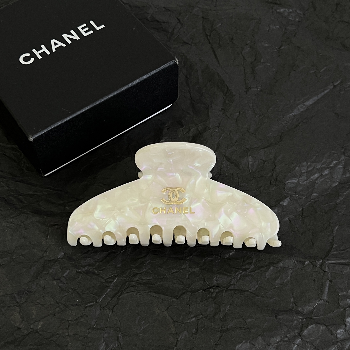 】chaneL 小香中古发夹超洋气的古铜色  配上经典双C家抓夹夹  简直颜值爆棚 🤎太喜欢了  强推 