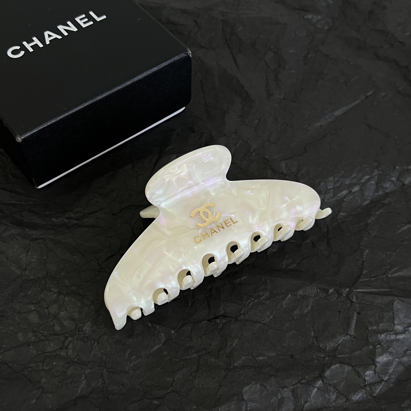 】chaneL 小香中古发夹超洋气的古铜色  配上经典双C家抓夹夹  简直颜值爆棚 🤎太喜欢了  强推 
