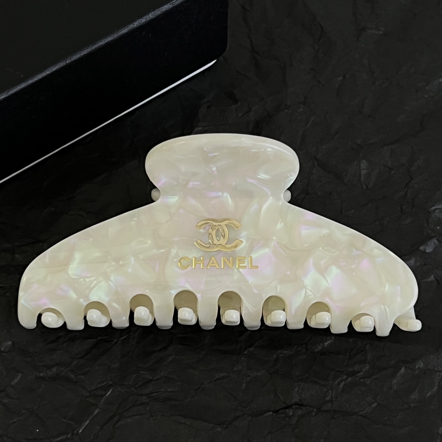 】chaneL 小香中古发夹超洋气的古铜色  配上经典双C家抓夹夹  简直颜值爆棚 🤎太喜欢了  强推 