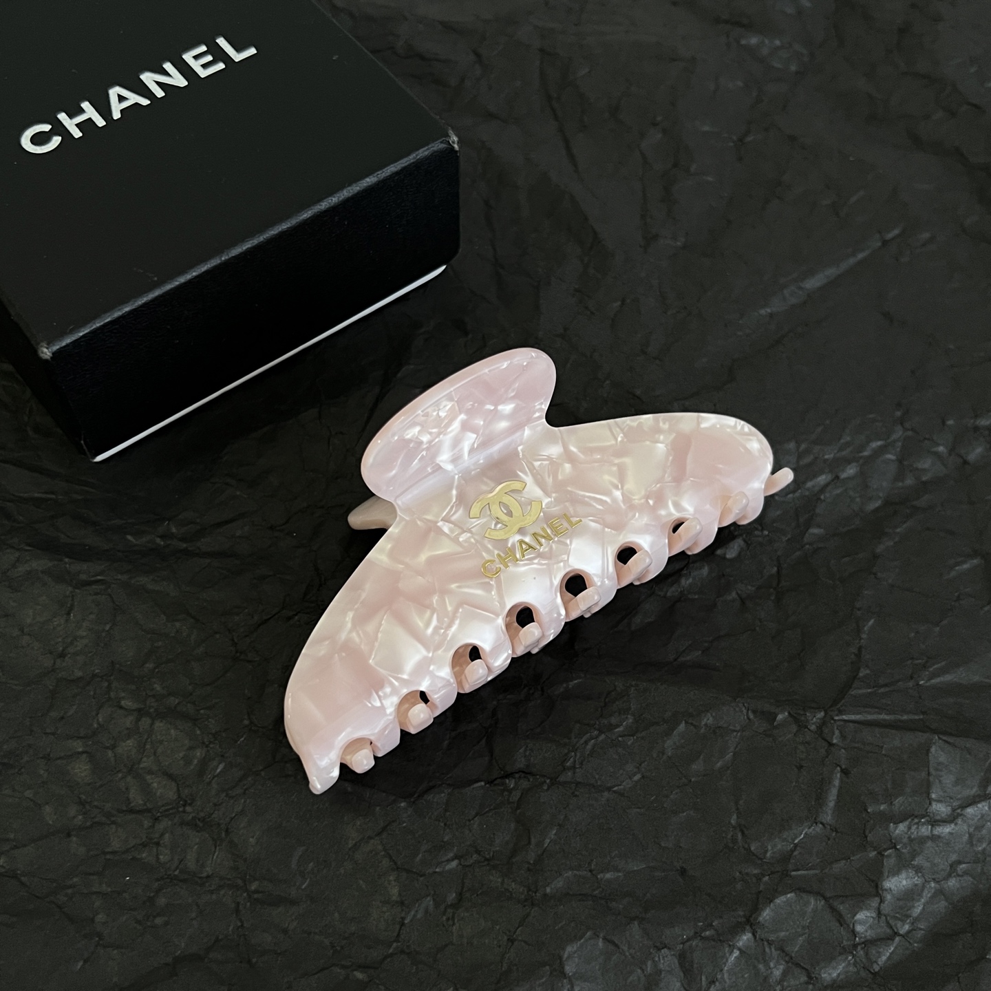 】chaneL 小香中古发夹超洋气的古铜色  配上经典双C家抓夹夹  简直颜值爆棚 🤎太喜欢了  强推 