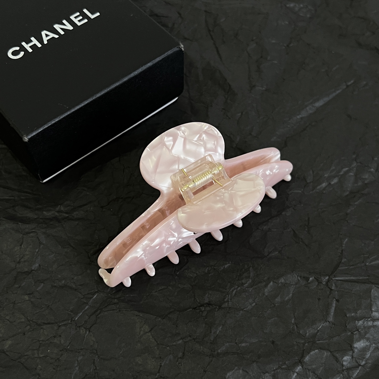 】chaneL 小香中古发夹超洋气的古铜色  配上经典双C家抓夹夹  简直颜值爆棚 🤎太喜欢了  强推 