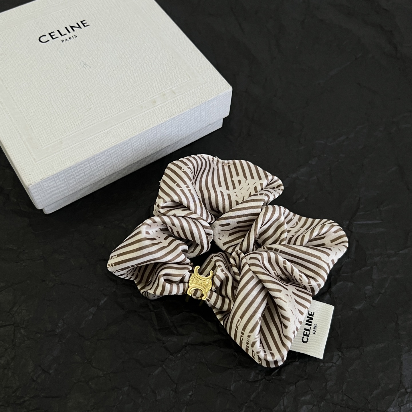 】𝗖𝗘𝗟𝗜𝗡𝗘 赛琳 最新春夏发圈 超炸Chic感 ，优雅时尚、文艺个性，带给你时髦体验 墙裂推荐 谁戴