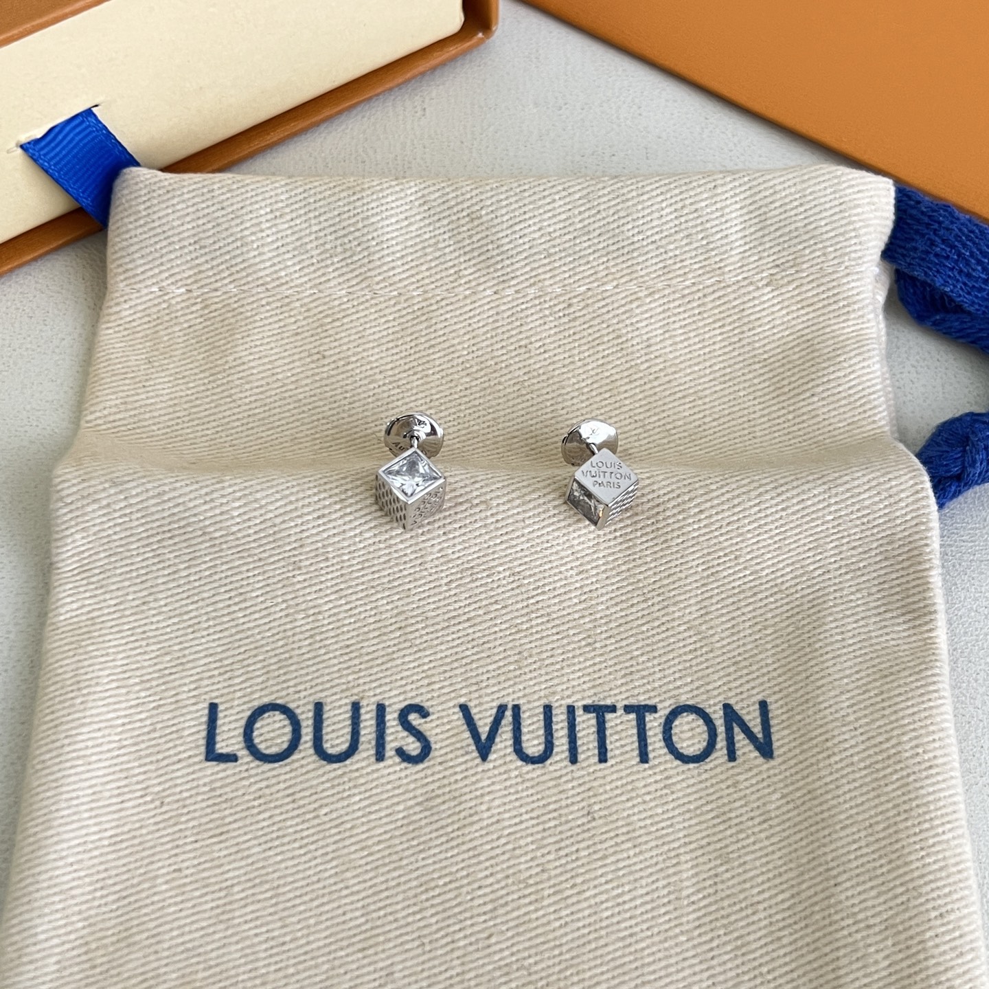 】原单货 LV 耳钉🔹🔹Louis Vuitton 路易威登 🔹专柜一致材质 火爆款出货 设计独特 复古
