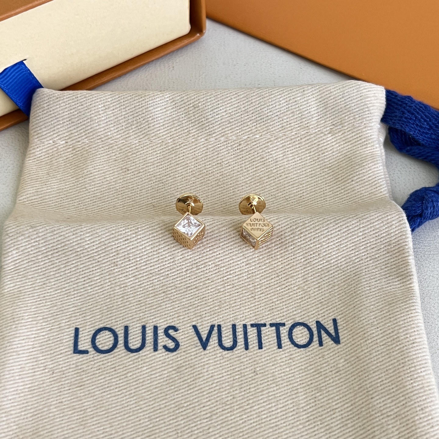 】原单货 LV 耳钉🔹🔹Louis Vuitton 路易威登 🔹专柜一致材质 火爆款出货 设计独特 复古