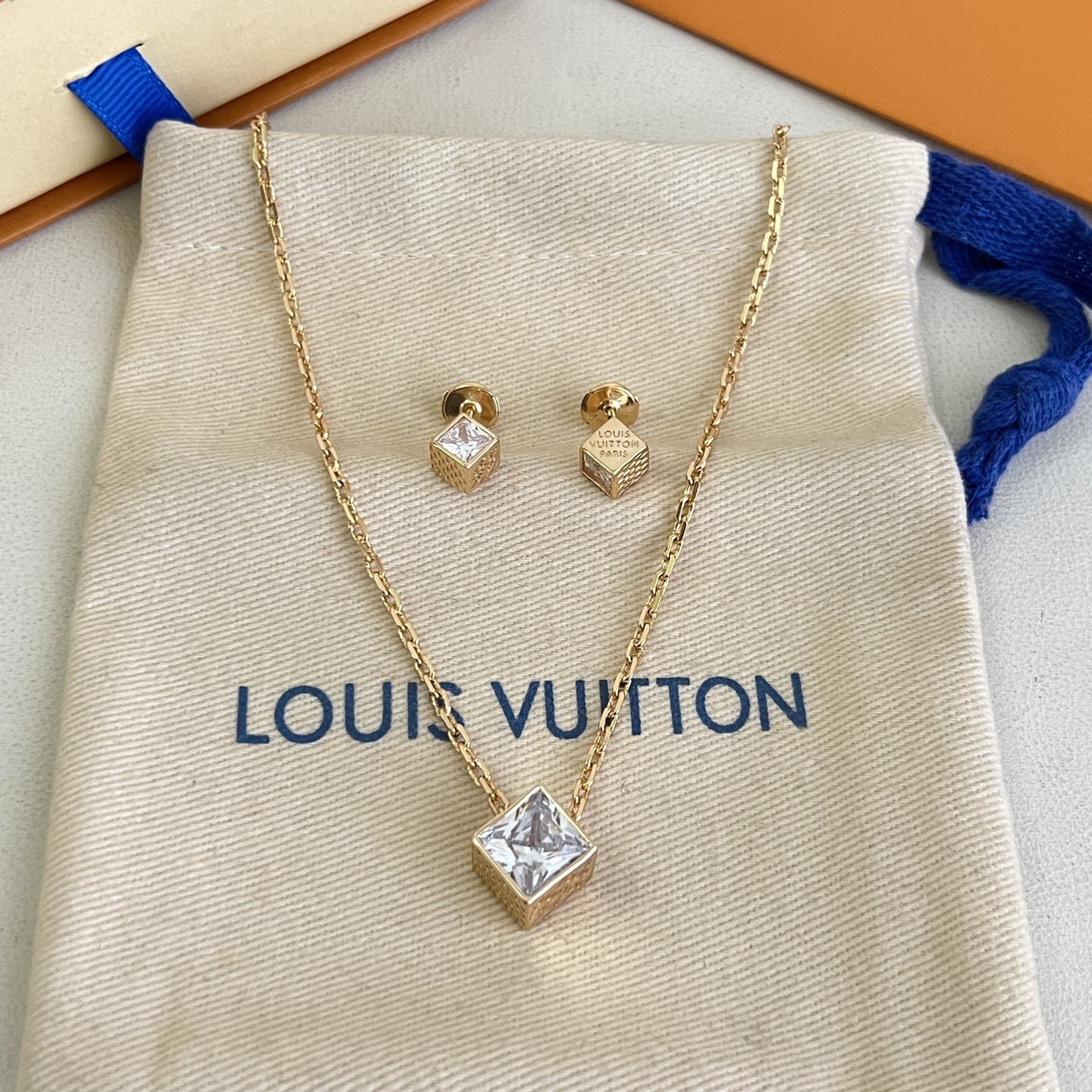 】原单货 LV 耳钉🔹🔹Louis Vuitton 路易威登 🔹专柜一致材质 火爆款出货 设计独特 复古