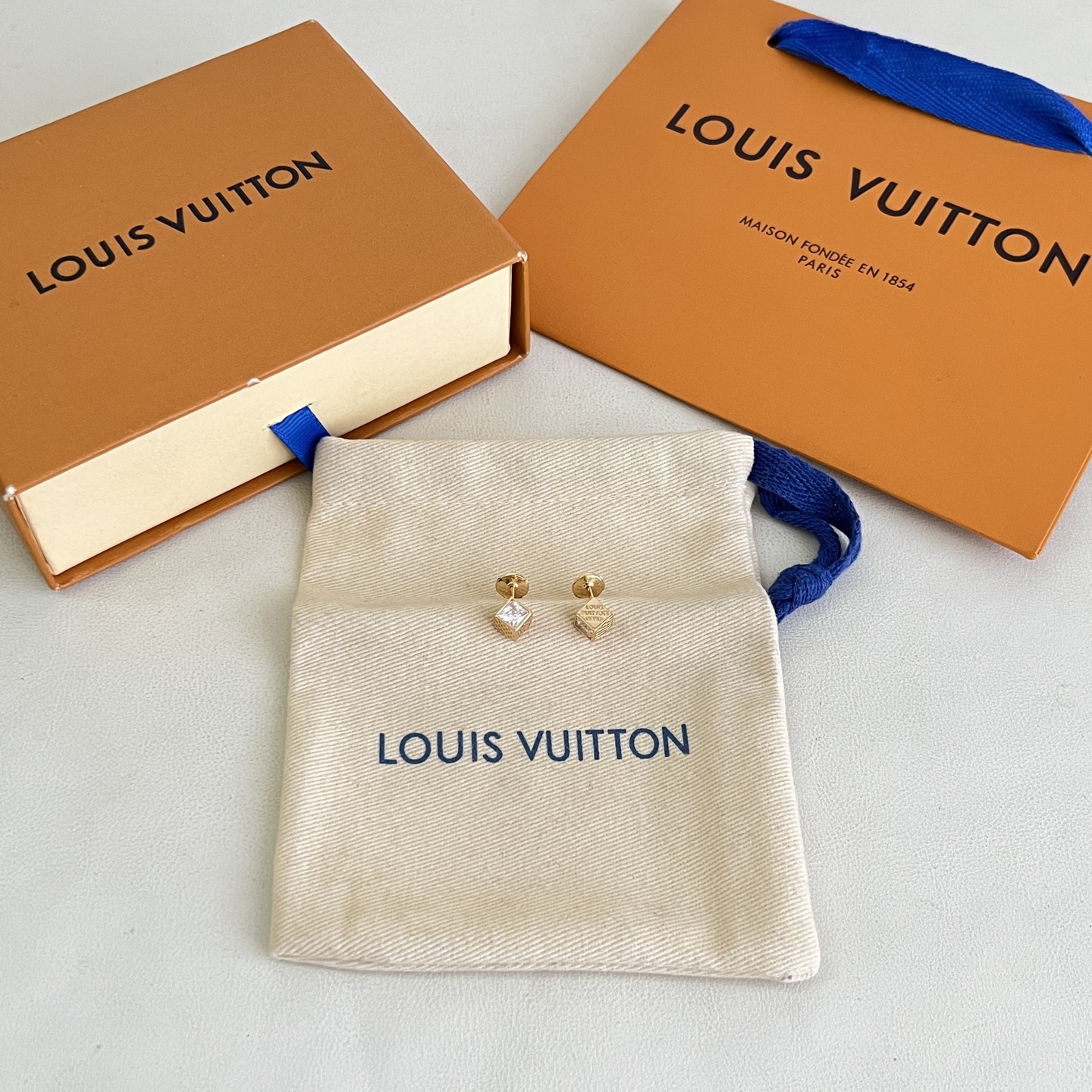】原单货 LV 耳钉🔹🔹Louis Vuitton 路易威登 🔹专柜一致材质 火爆款出货 设计独特 复古