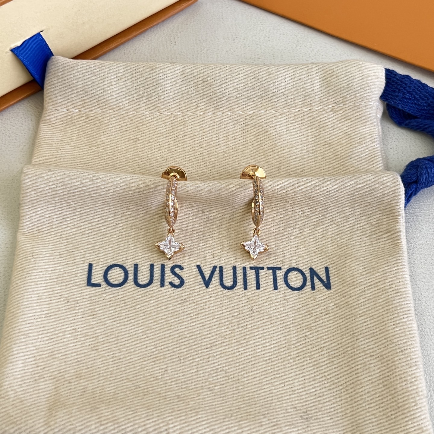 】原单货 LV 耳钉🔹🔹Louis Vuitton 路易威登 🔹专柜一致材质 火爆款出货 设计独特 复古