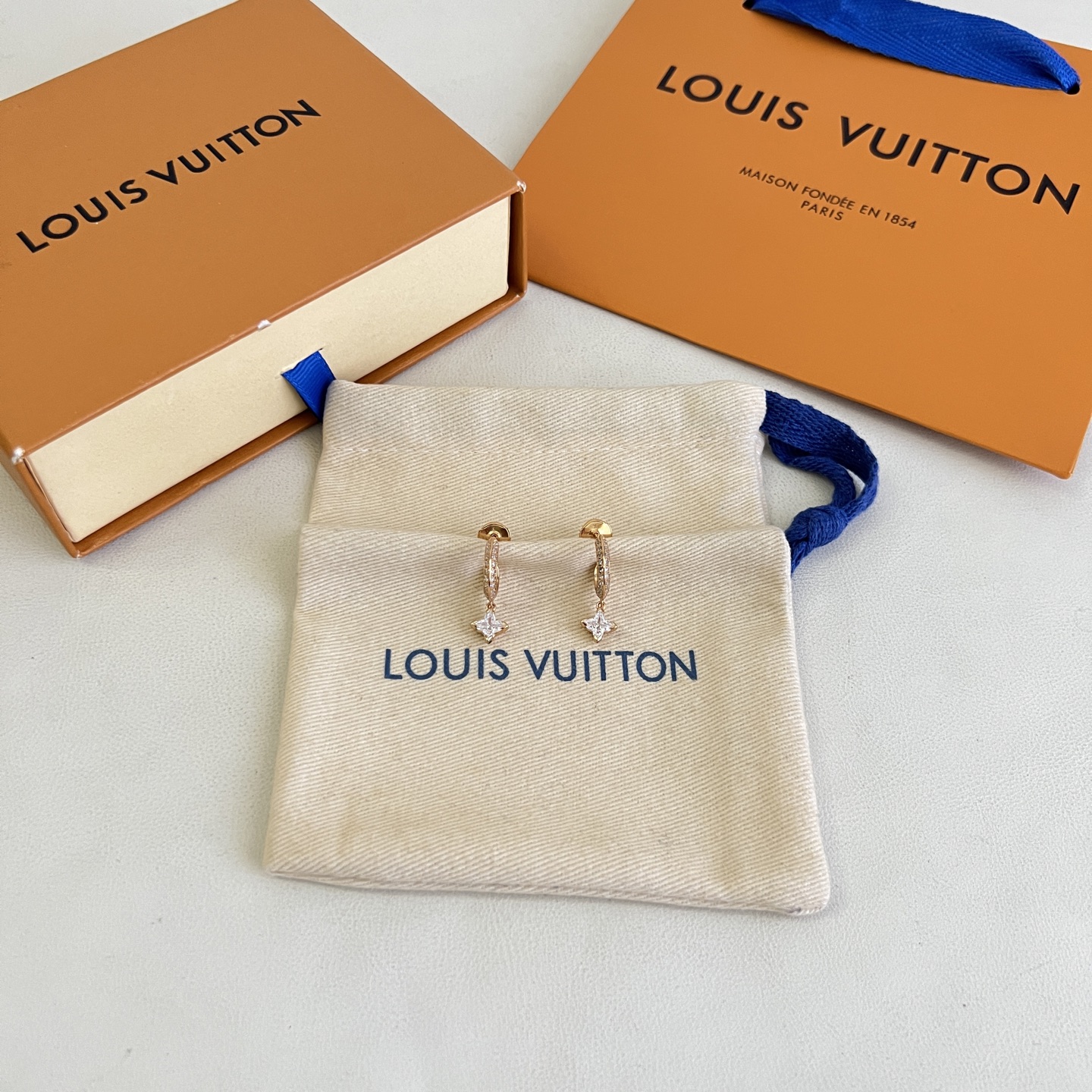 】原单货 LV 耳钉🔹🔹Louis Vuitton 路易威登 🔹专柜一致材质 火爆款出货 设计独特 复古