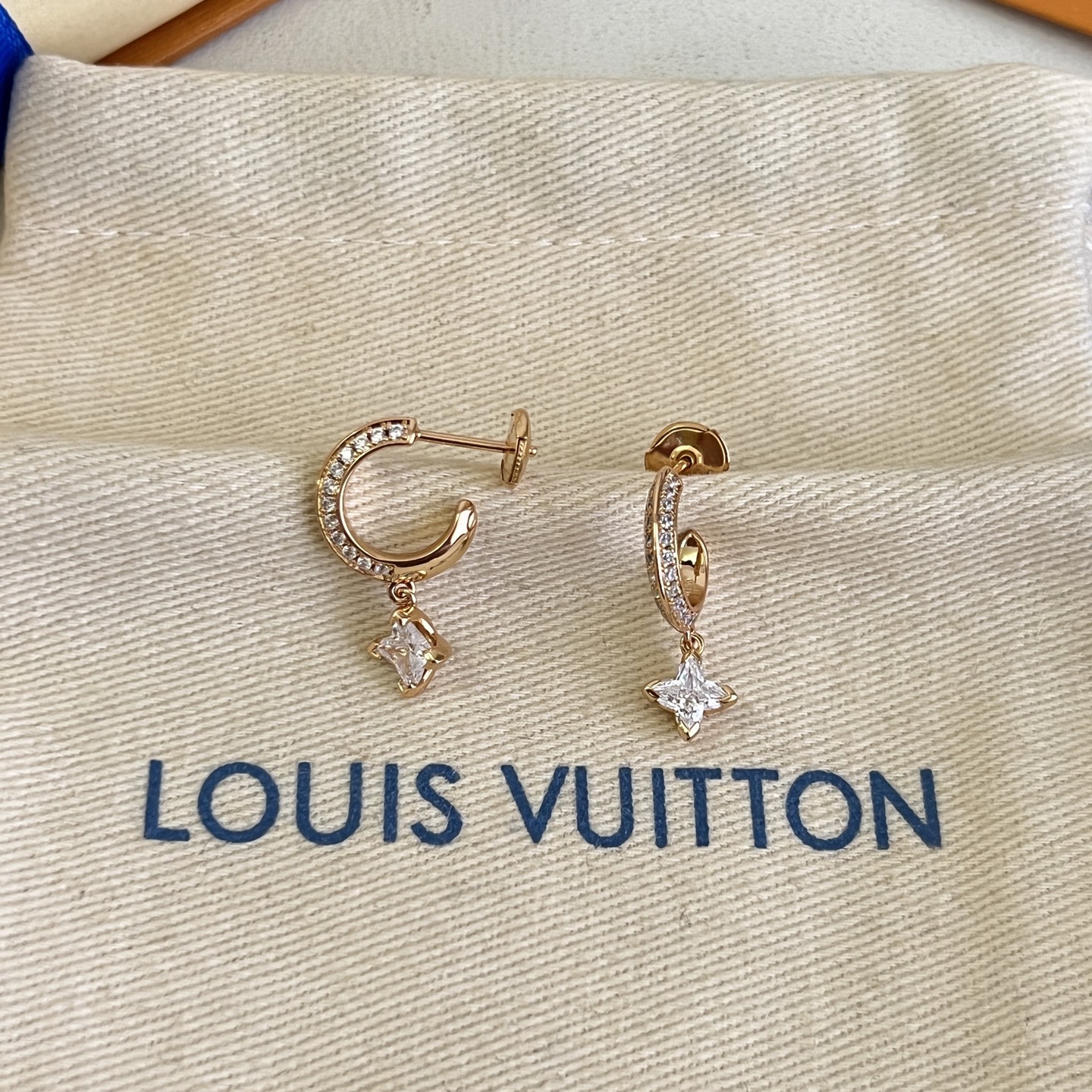 】原单货 LV 耳钉🔹🔹Louis Vuitton 路易威登 🔹专柜一致材质 火爆款出货 设计独特 复古