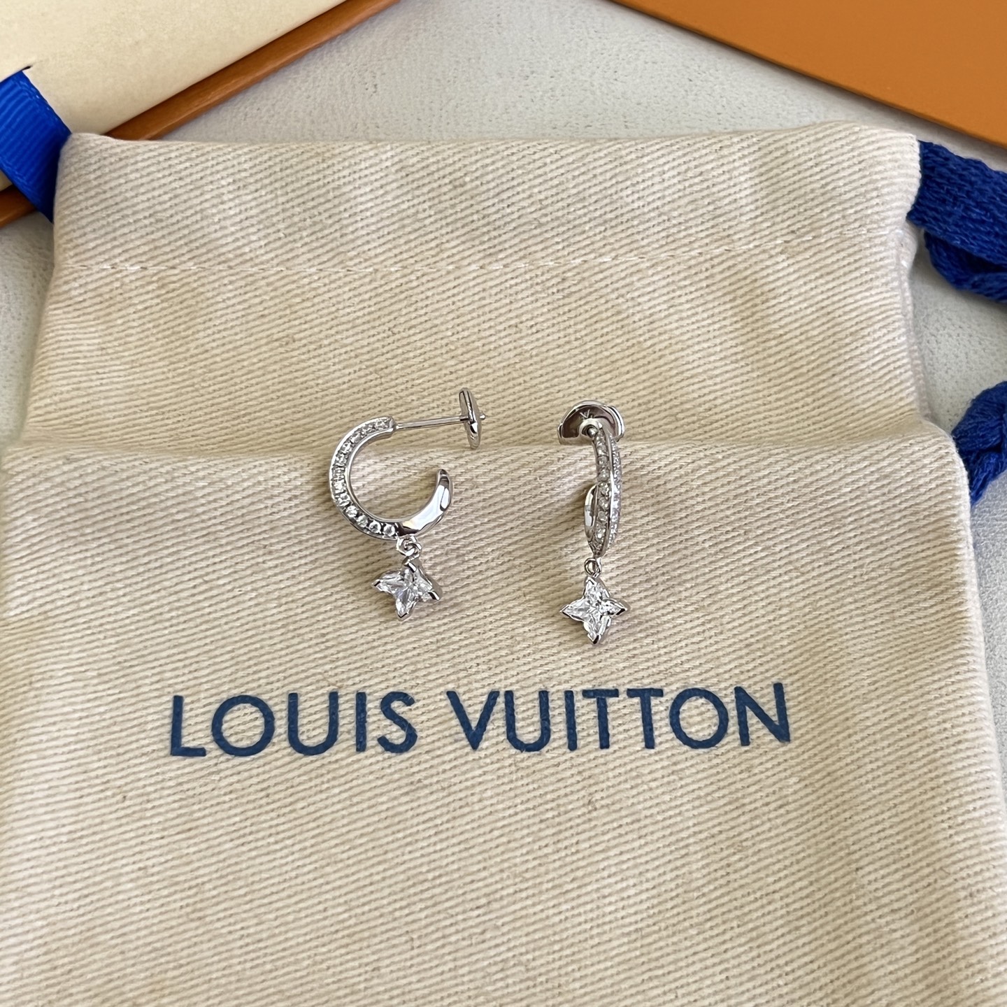 】原单货 LV 耳钉🔹🔹Louis Vuitton 路易威登 🔹专柜一致材质 火爆款出货 设计独特 复古