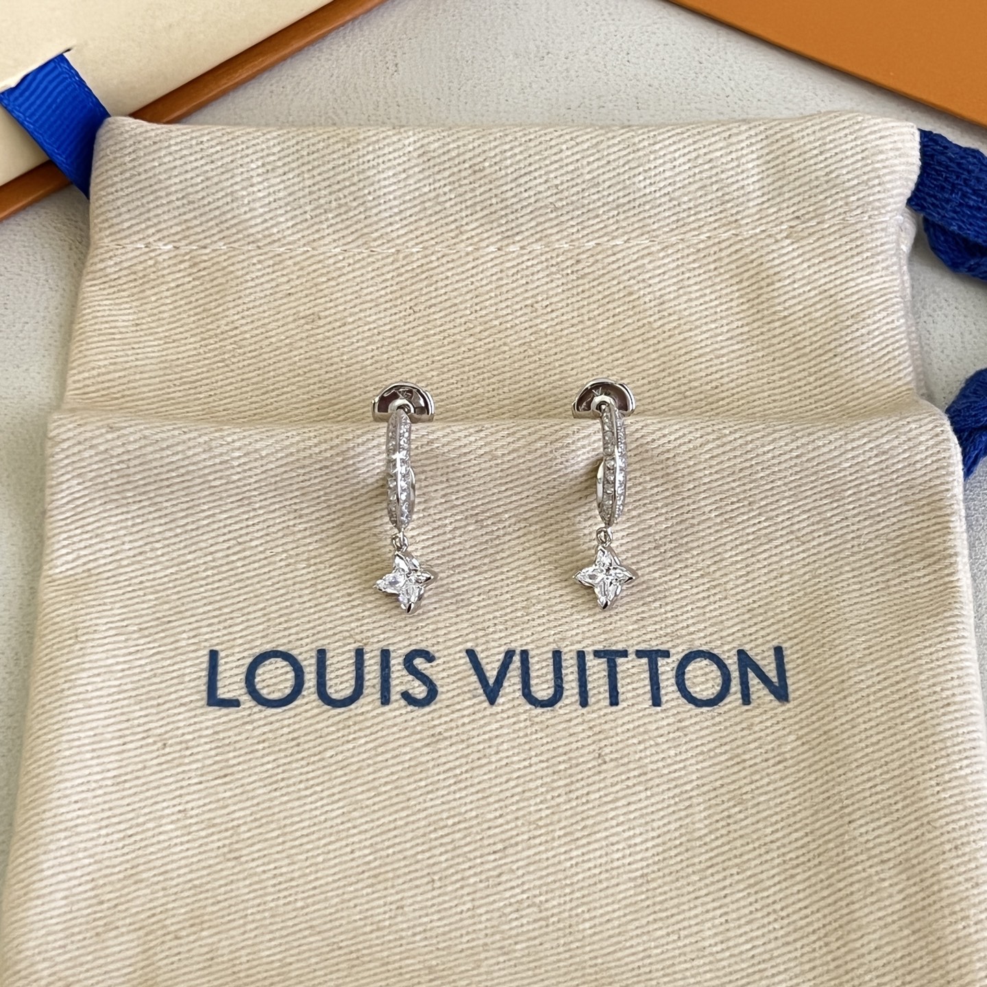 】原单货 LV 耳钉🔹🔹Louis Vuitton 路易威登 🔹专柜一致材质 火爆款出货 设计独特 复古