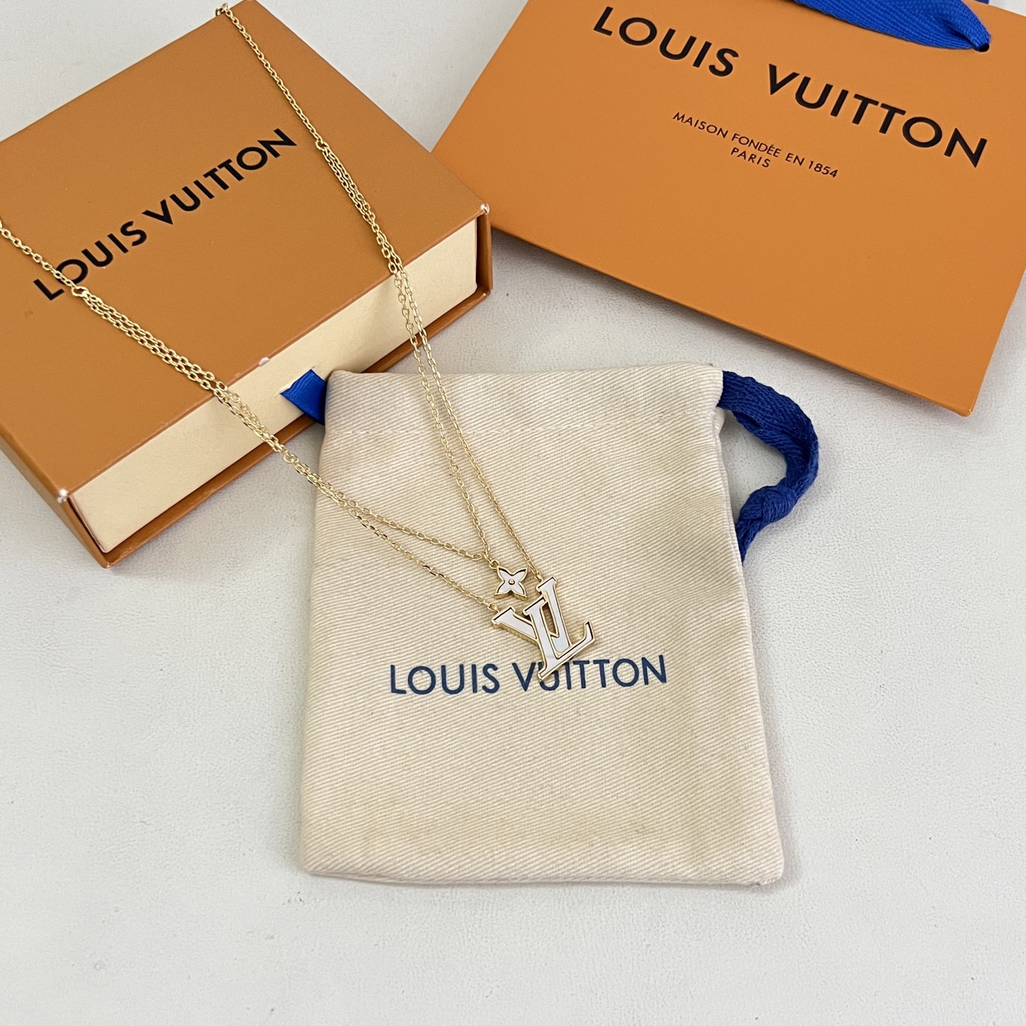 】LV 项链🔹🔹Louis Vuitton 路易威登🔹专柜一致材质 火爆款出货 设计独特 复古前卫 男神