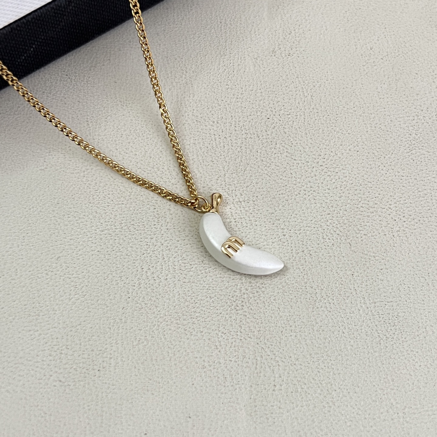 】miumiu 项链，设计感满满的小巧精致非常百搭。
