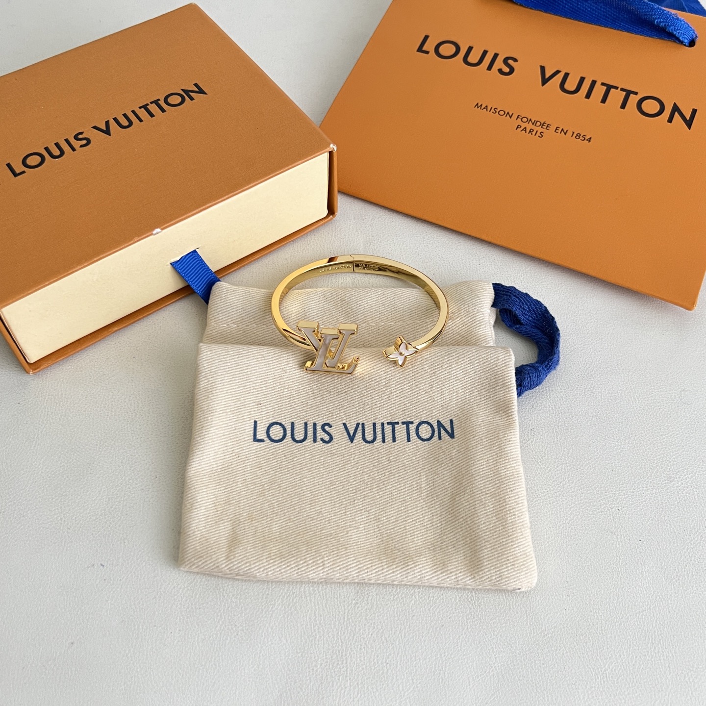 】LV手镯👍原版制作、高版本 厚金电镀✨每一个细节媲美专柜正品，业内仅此一家全世界专柜自购正品打版，这样