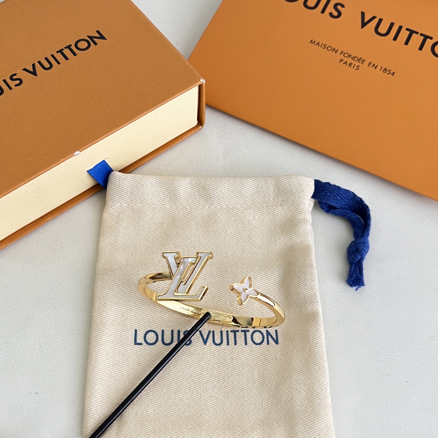】LV手镯👍原版制作、高版本 厚金电镀✨每一个细节媲美专柜正品，业内仅此一家全世界专柜自购正品打版，这样