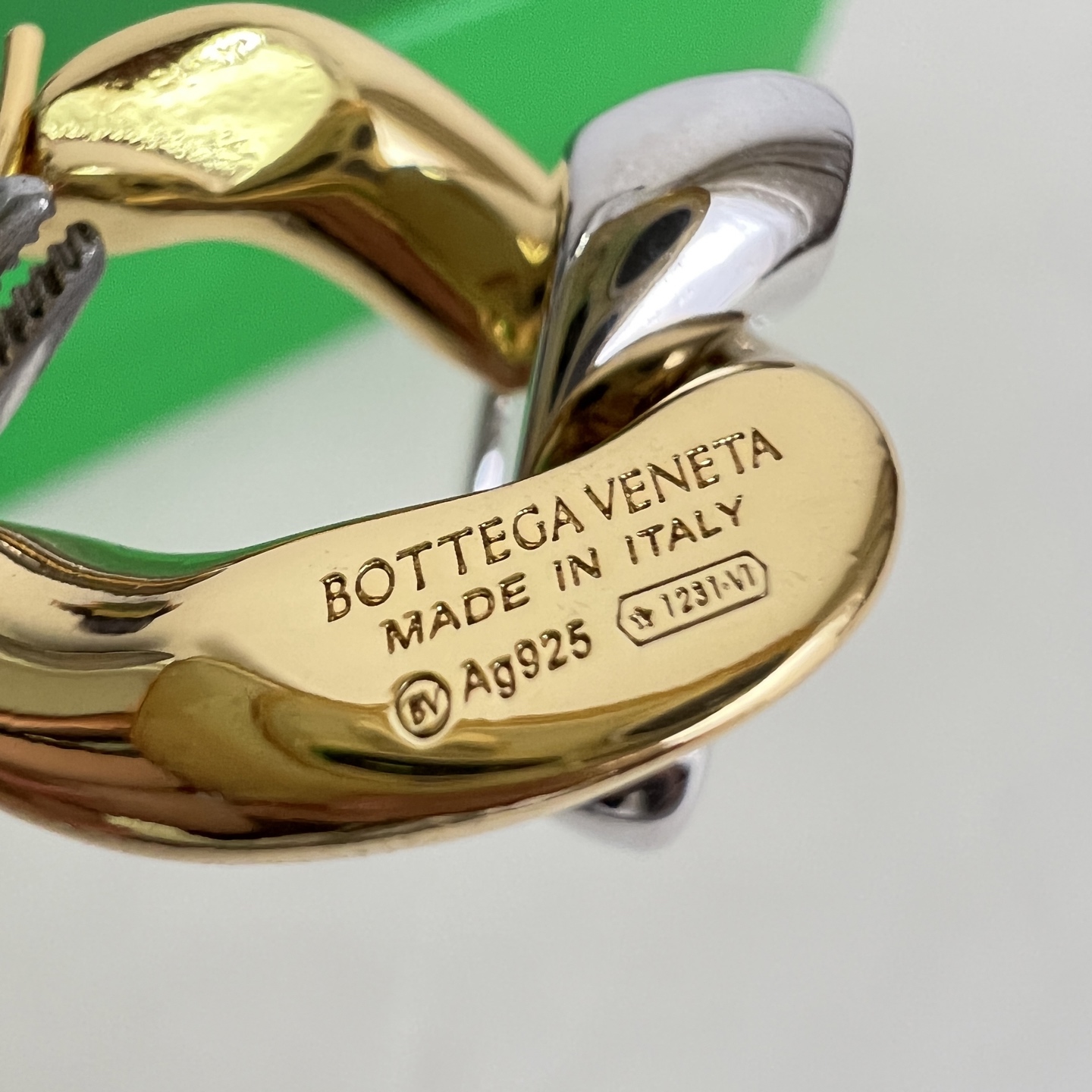 】Bottega Veneta 🆕BV耳环  金属感十足  特别特别赞，整体细节非常令人惊喜，设计感十足