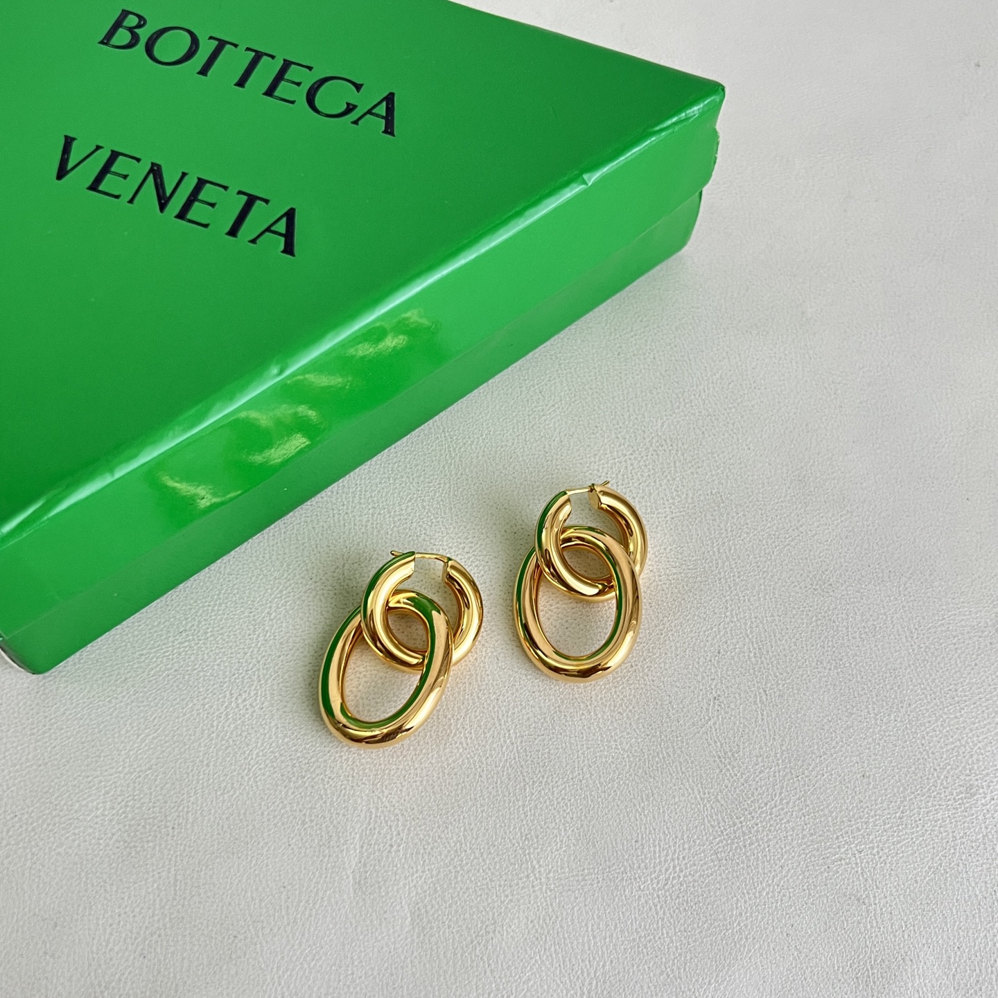 】Bottega Veneta 🆕BV 耳环  金属感十足  特别特别赞，整体细节非常令人惊喜，设计感十