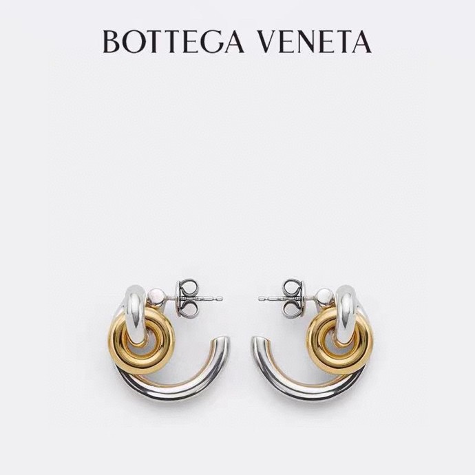 】Bottega Veneta 🆕BV耳钉  金属感十足  特别特别赞，整体细节非常令人惊喜，设计感十足