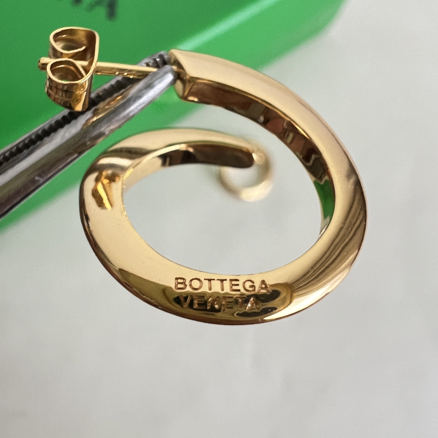 】Bottega Veneta 🆕BV 耳钉  金属感十足  特别特别赞，整体细节非常令人惊喜，设计感十