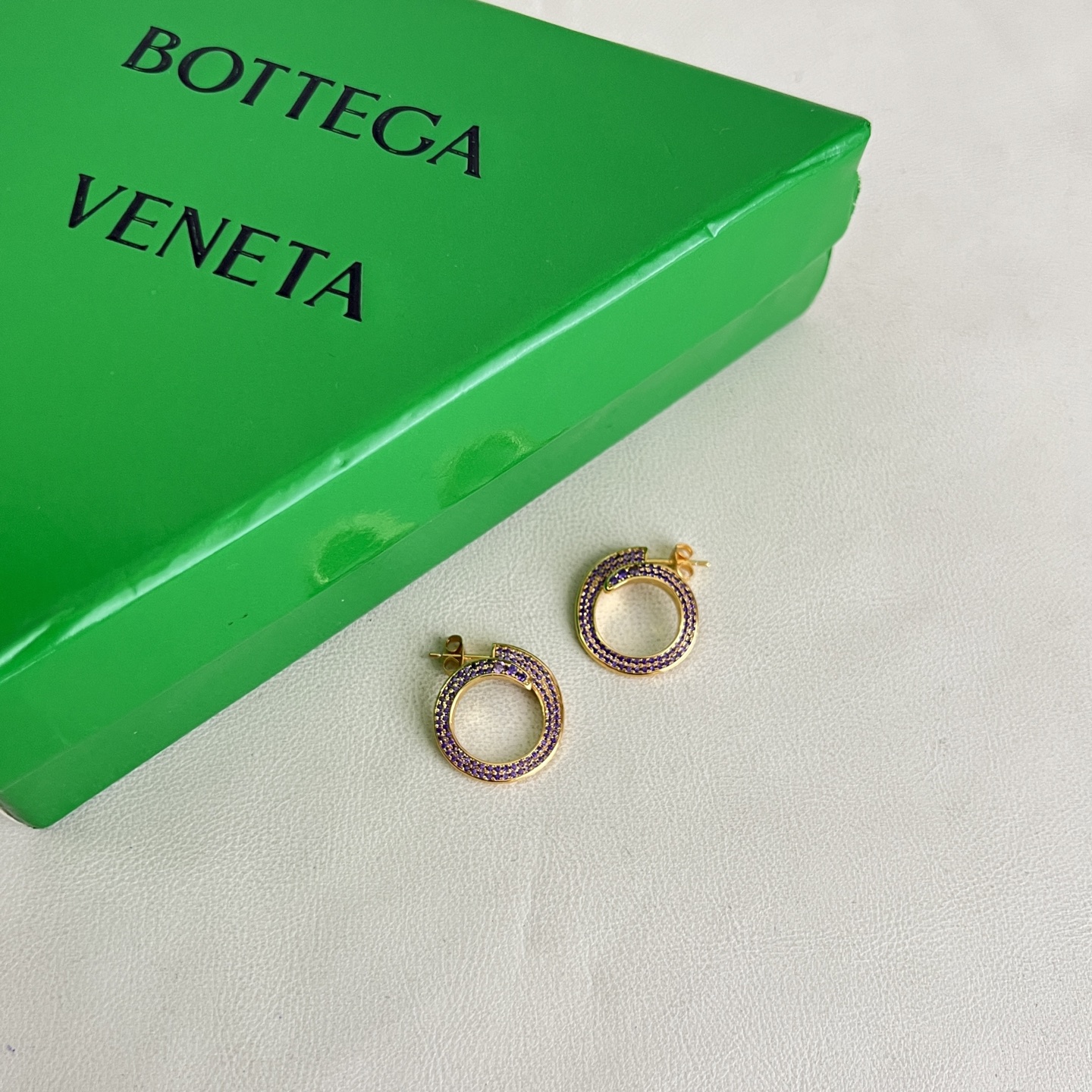 】Bottega Veneta 🆕BV 耳钉  金属感十足  特别特别赞，整体细节非常令人惊喜，设计感十