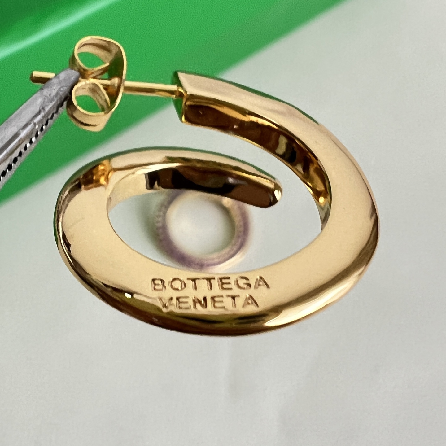 】Bottega Veneta 🆕BV 耳钉  金属感十足  特别特别赞，整体细节非常令人惊喜，设计感十