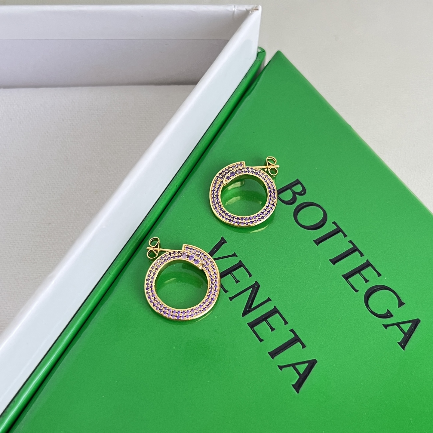 】Bottega Veneta 🆕BV 耳钉  金属感十足  特别特别赞，整体细节非常令人惊喜，设计感十