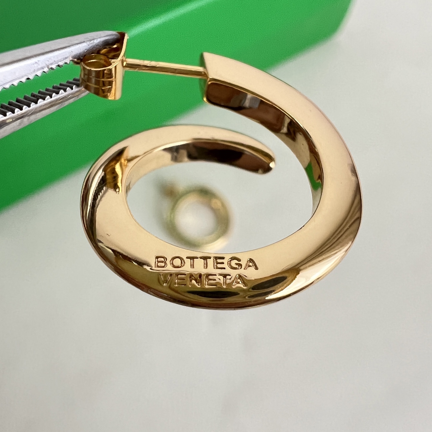 】Bottega Veneta 🆕BV 耳钉  金属感十足  特别特别赞，整体细节非常令人惊喜，设计感十