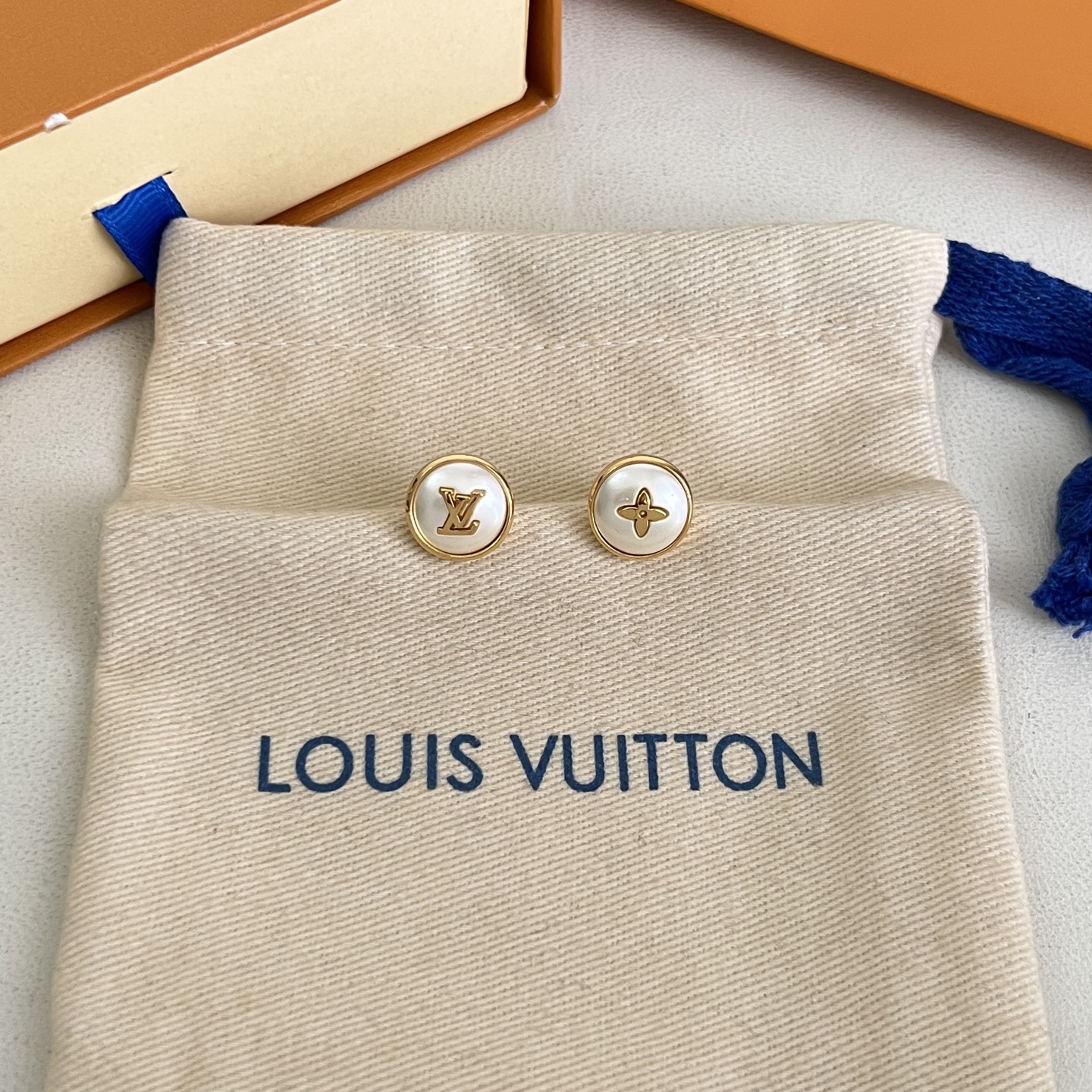 】原单货 LV 耳钉🔹🔹Louis Vuitton 路易威登 🔹专柜一致材质 火爆款出货 设计独特 复古