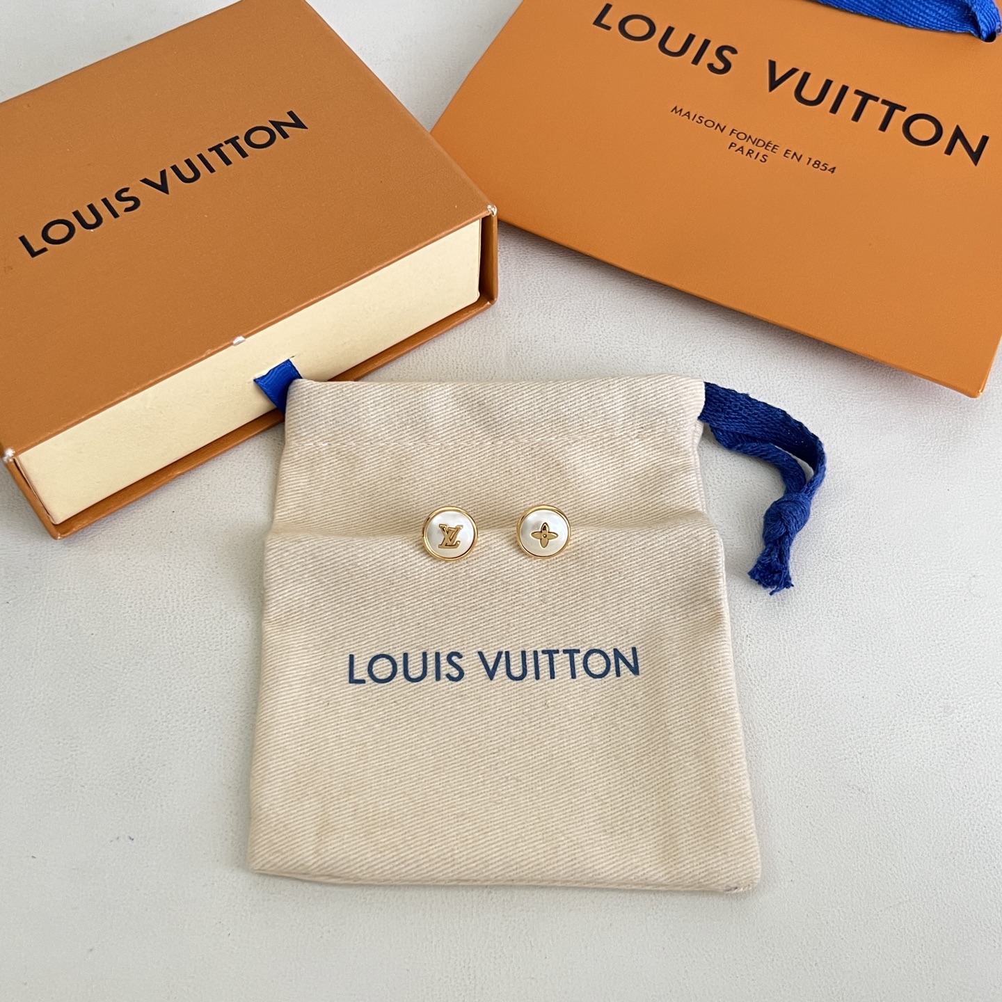 】原单货 LV 耳钉🔹🔹Louis Vuitton 路易威登 🔹专柜一致材质 火爆款出货 设计独特 复古